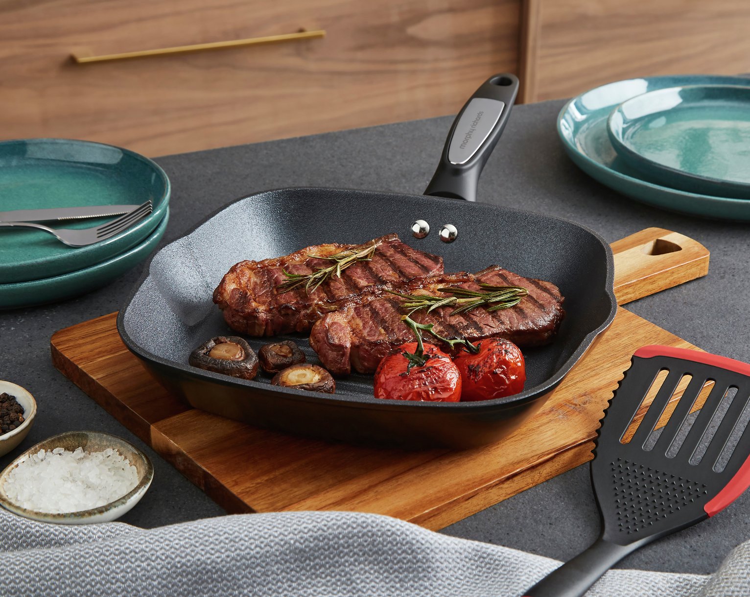 Morphy Richards 26cm Aluminium Square Grill Pan - Black