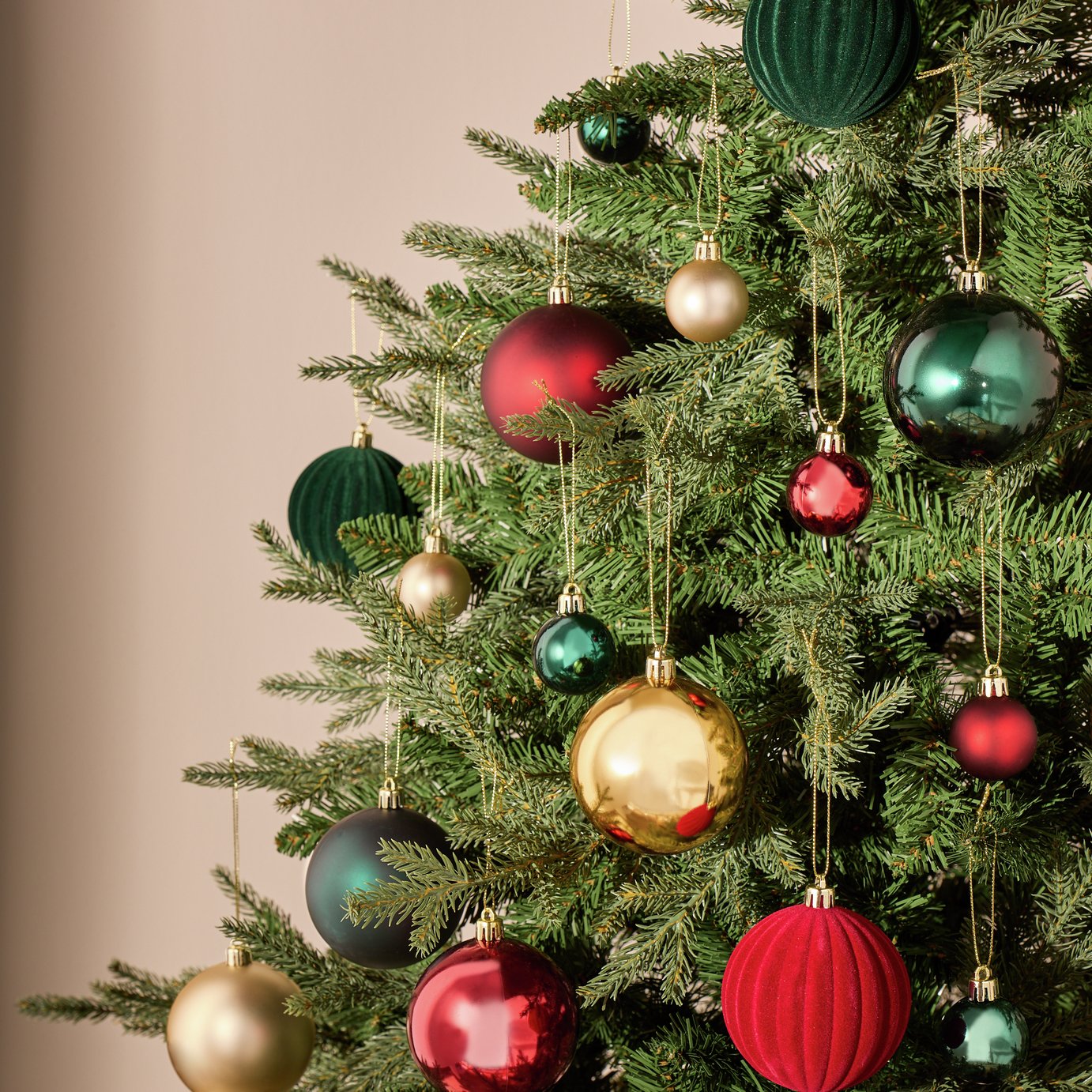 Argos Home Shatterproof Assorted Christmas Baubles - Pack of 100
