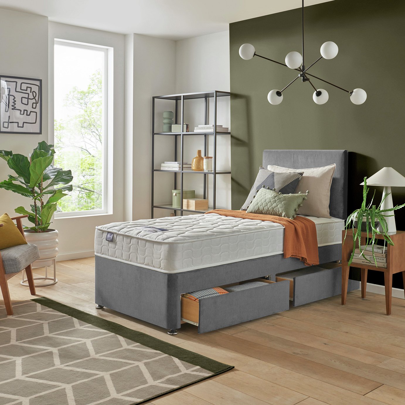 Silentnight Travis Mattress & Divan Bed Set