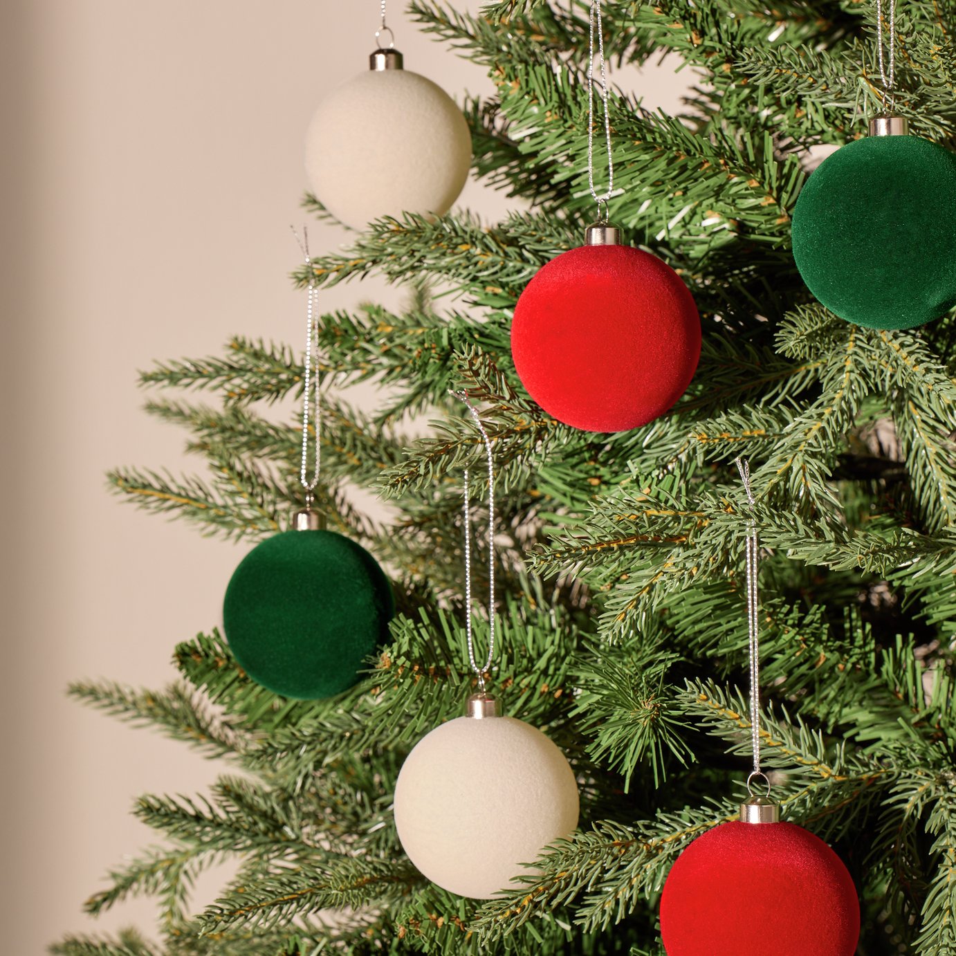 Argos Home Red, Green and White Country Flocked Christmas Bauble - Pack of 6