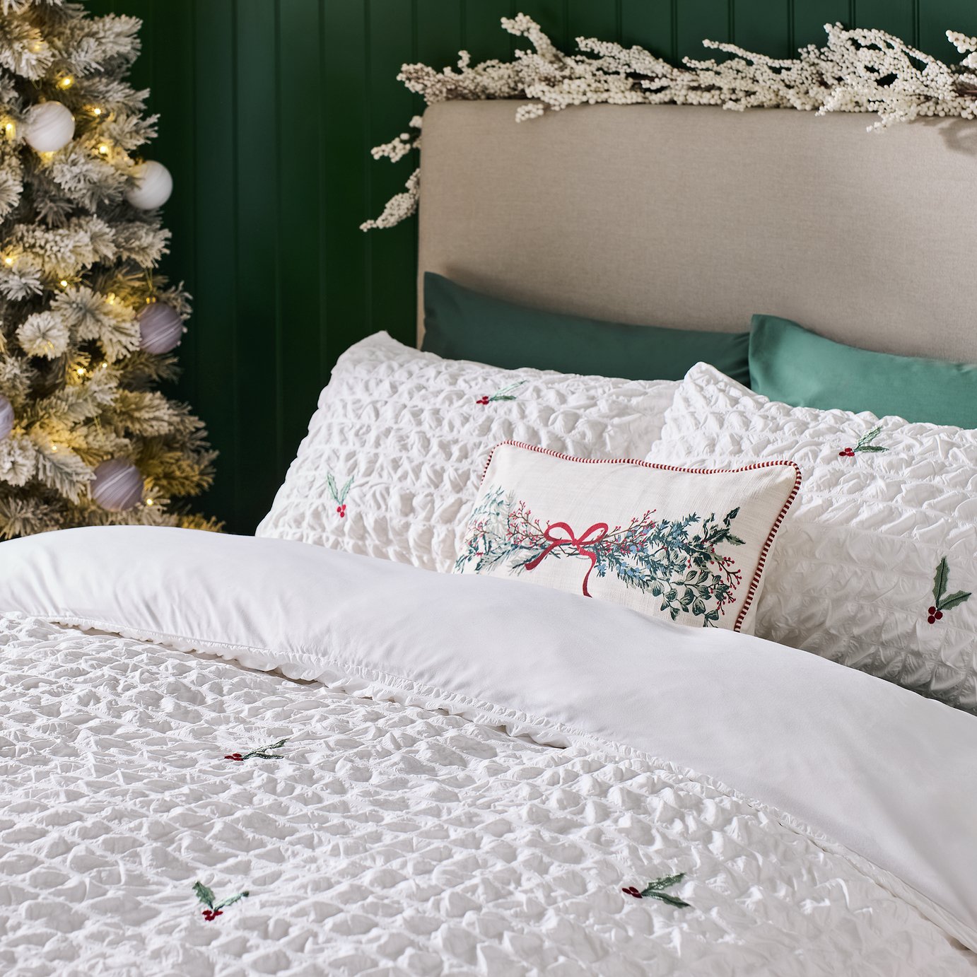 Argos Home Christmas Embroidered Holly White Bedding Set - Double
