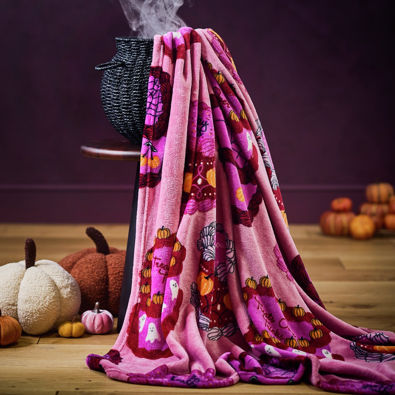 Argos Home Cake and Bows Fleece Throw