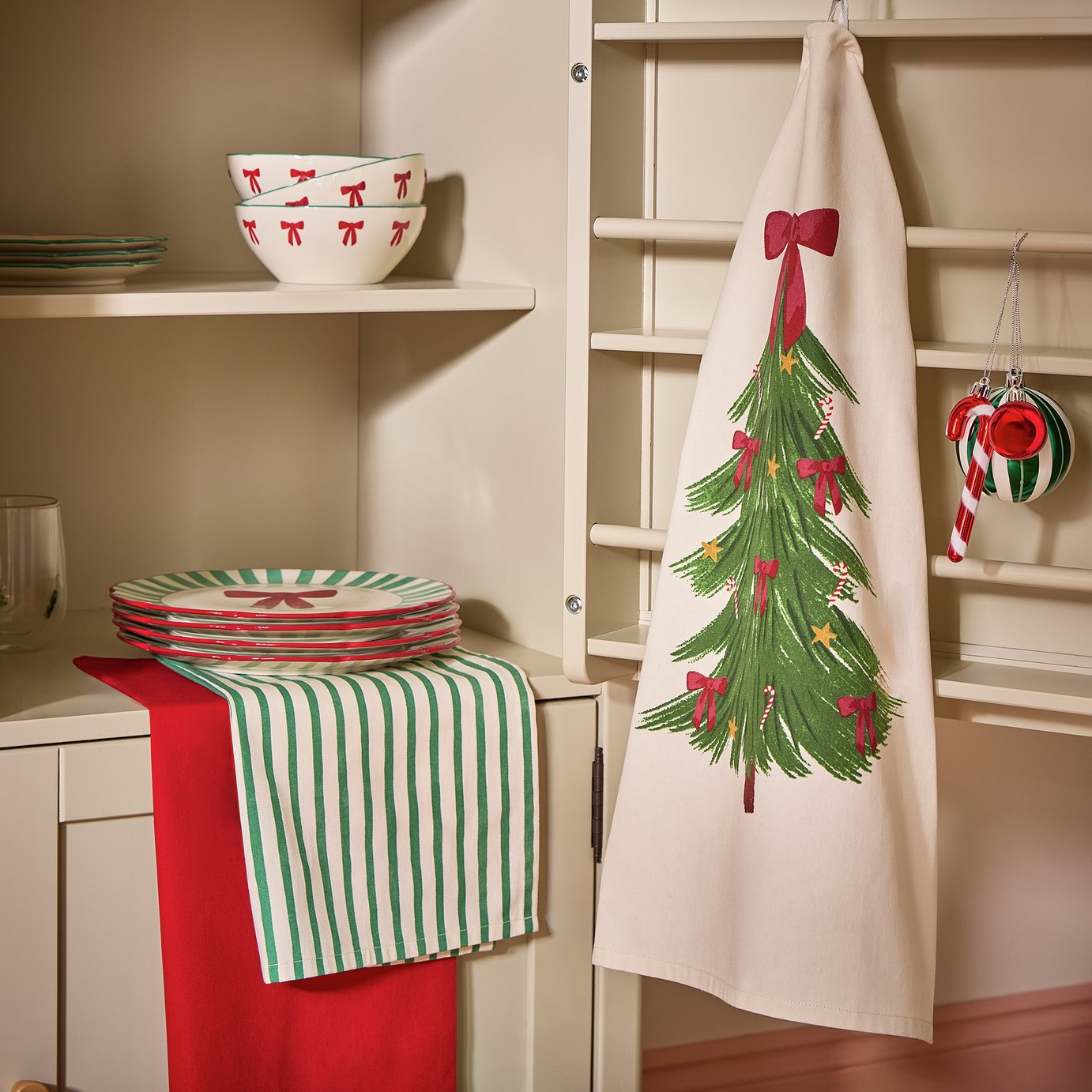 Argos Home Christmas Tree and Bow Pack of 3 Tea Towels