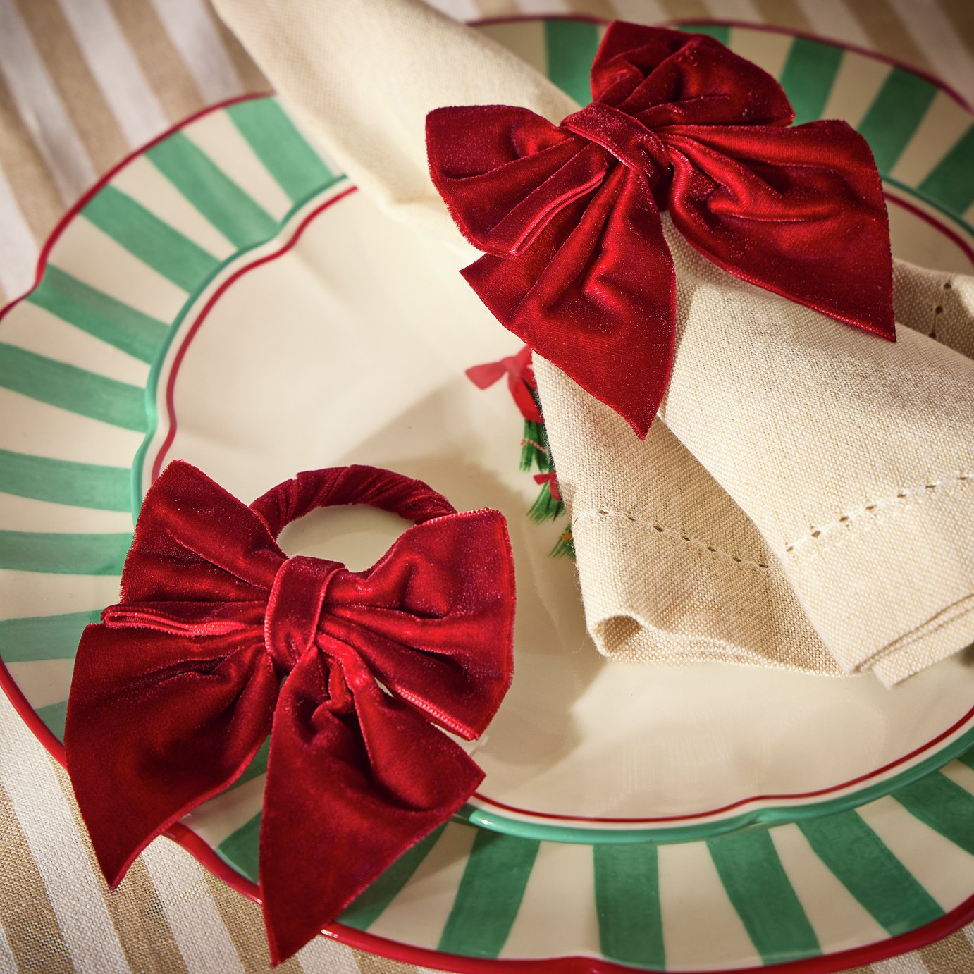 Argos Home Set of 4 Velvet Bow Napkin Rings - Red