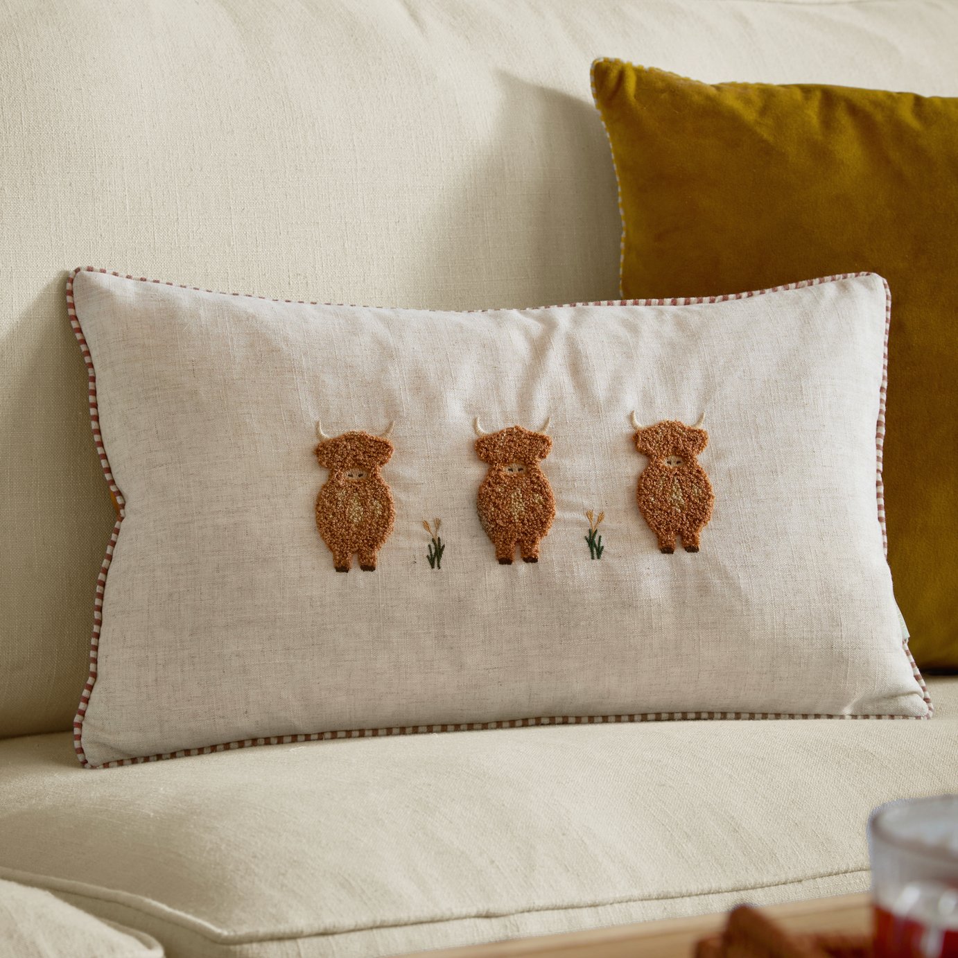 Wylder Ramble Highland Cows Cushion Beige - 50x30cm