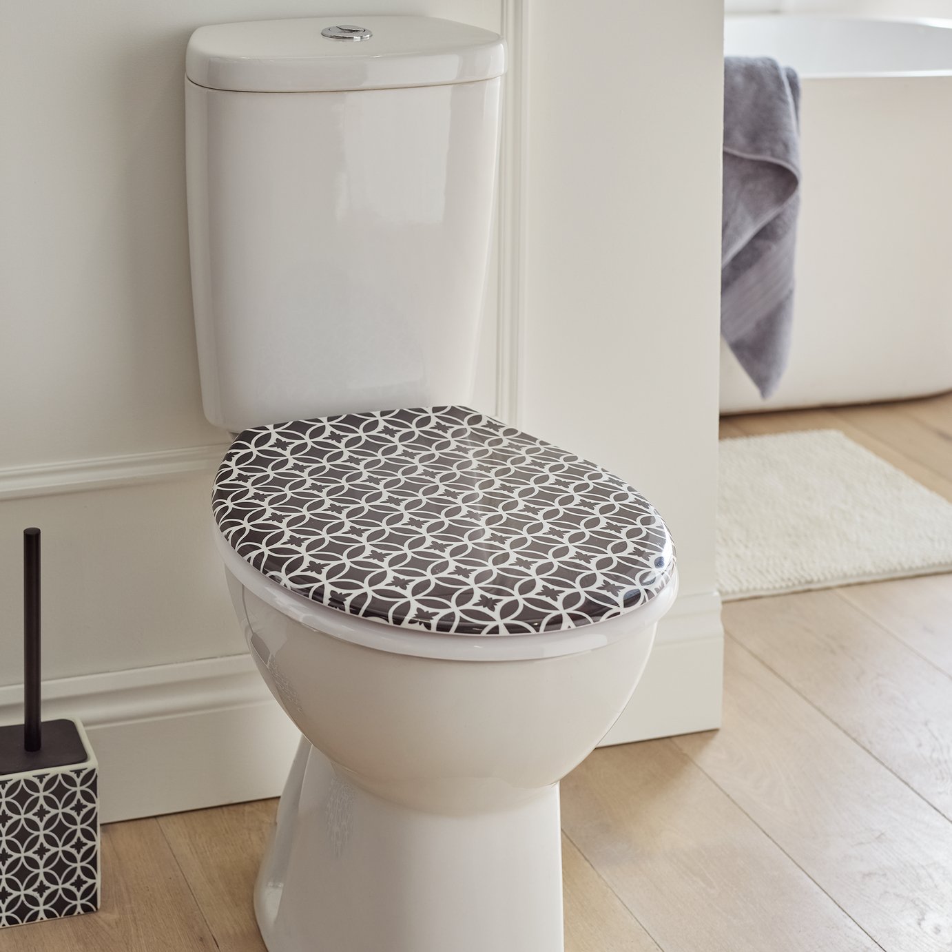 Argos Home Mono Tile Print Toilet Seat - Black & White