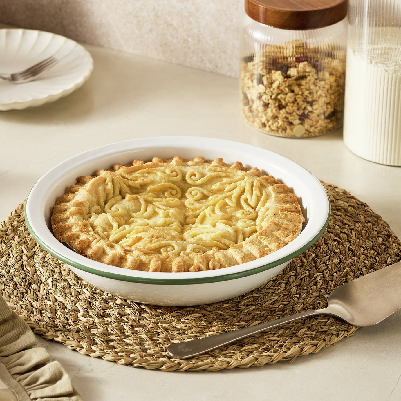Argos Home White Enamel 1.5L Pie Dish