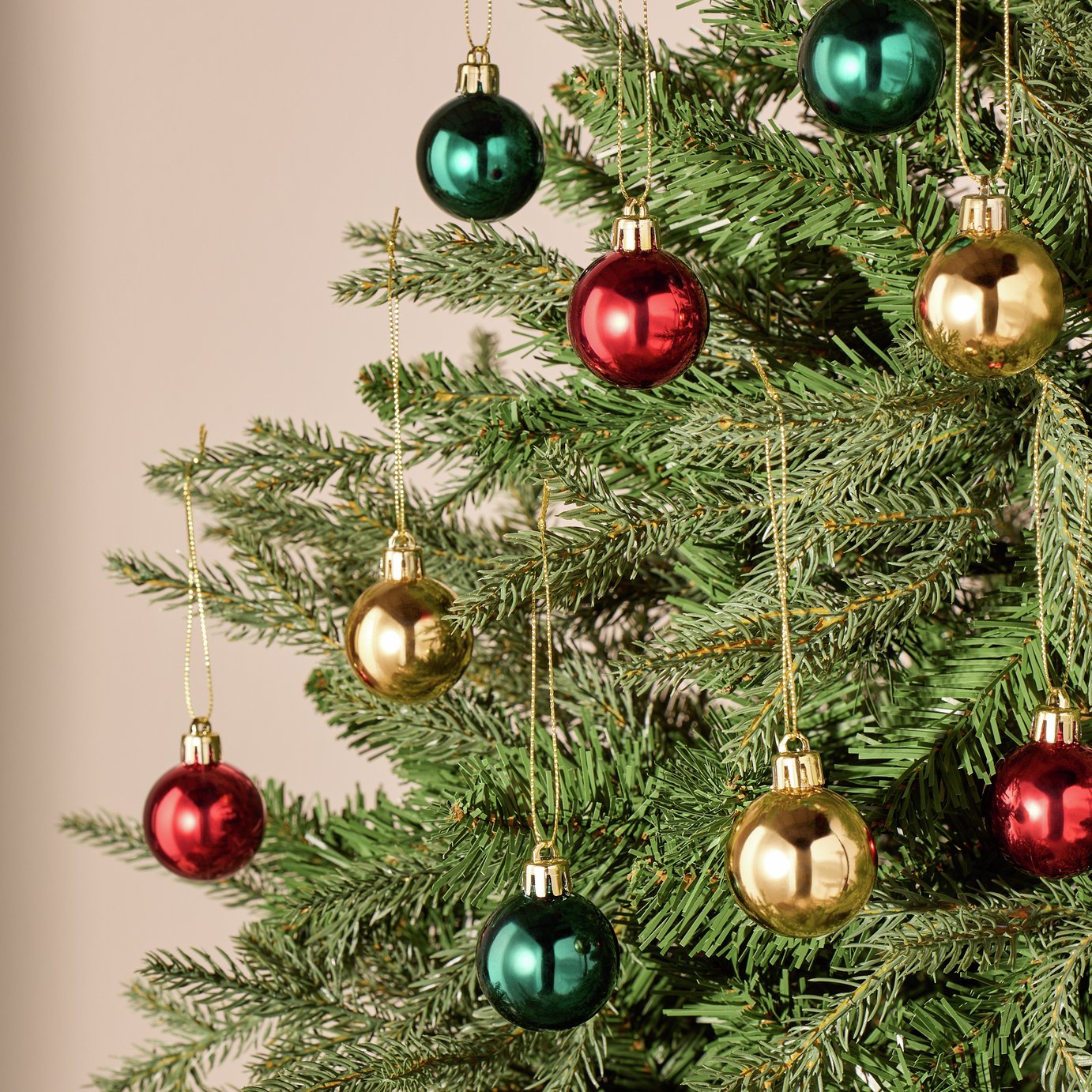 Argos Home Red, Green and Gold Shatterproof Christmas Baubles - Pack of 9