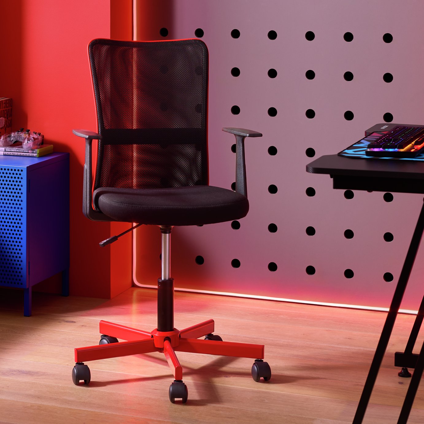 Argos Home Compact Mesh Metal Gaming Chair - Black & Red