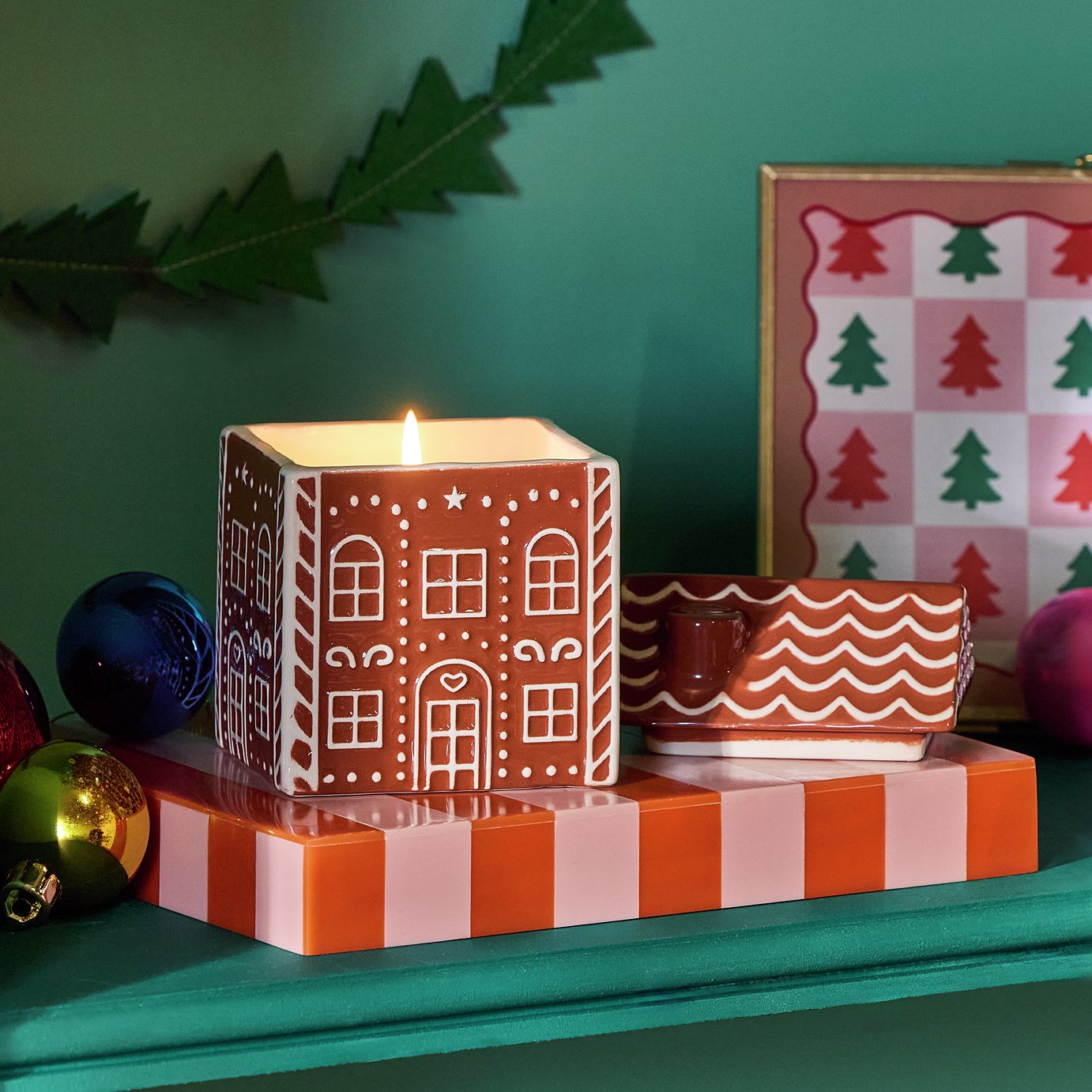 Argos Home Christmas Gingerbread House Candle - Christmas Cookie