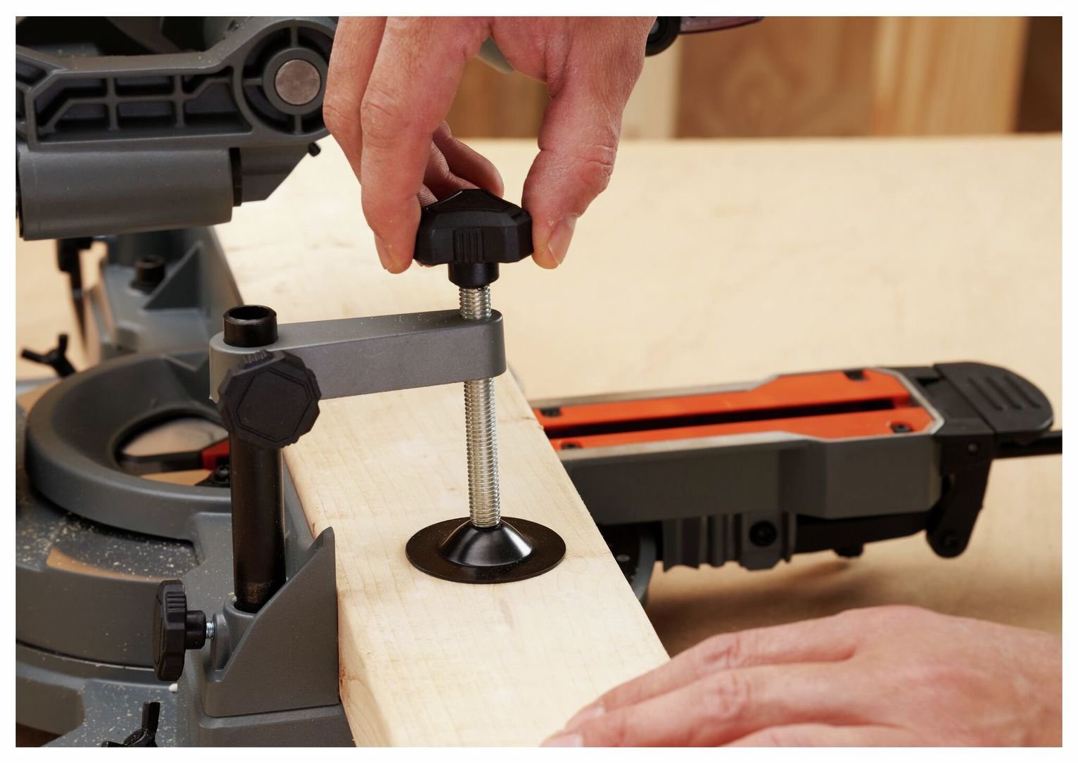 Black + Decker Compound Mitre Saw - 1500W 