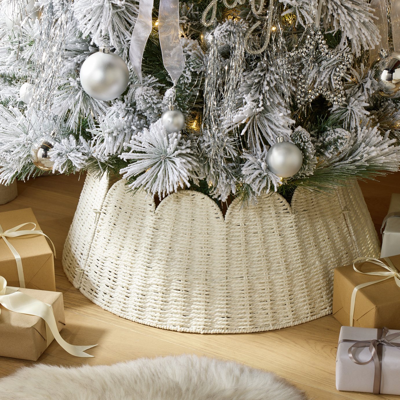 Argos Home Woven Seagrass Christmas Tree Skirt - White