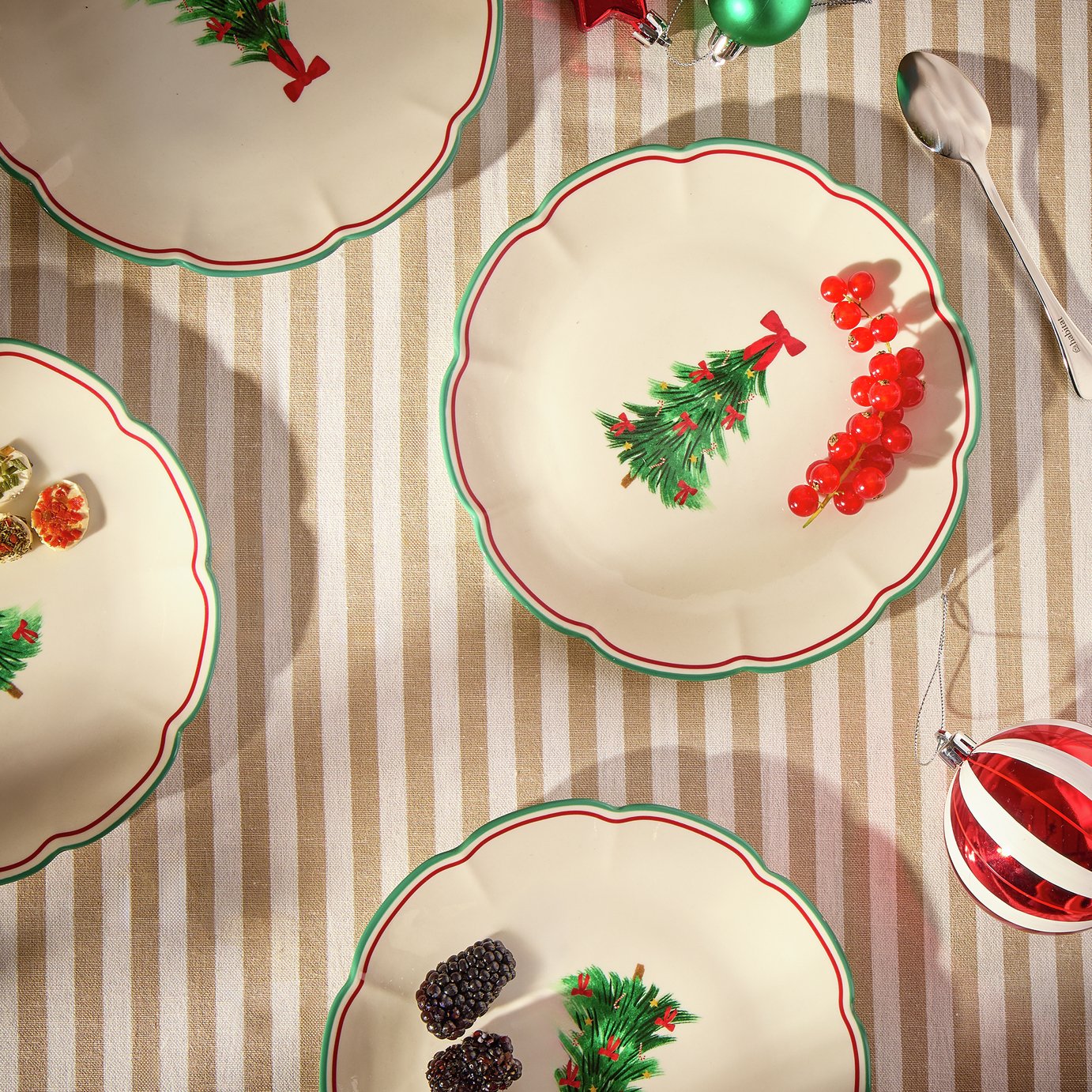 Argos Home 4 Piece Tree and Bow Stoneware Side Plates - Cream