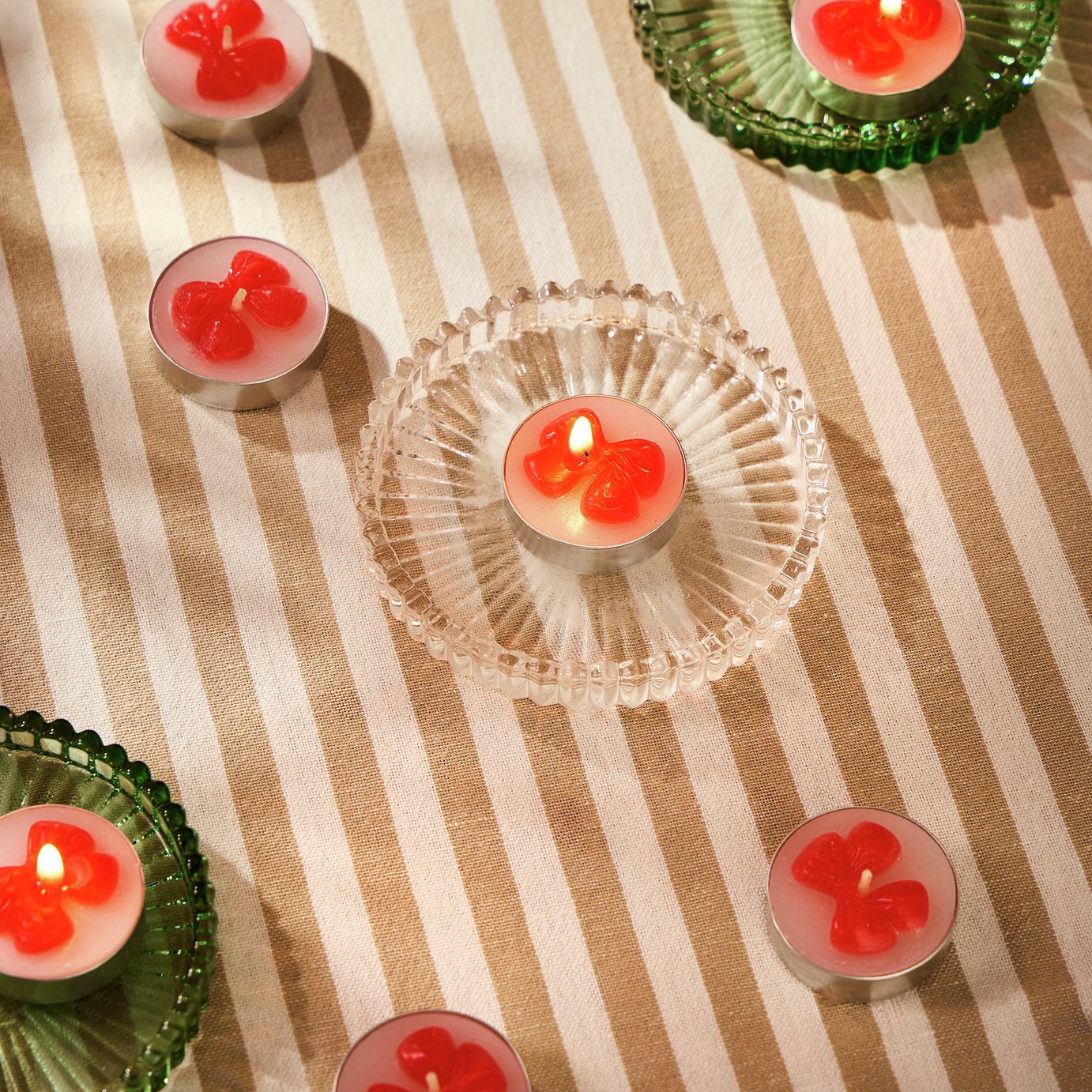 Argos Home Christmas Bow Pack of 8 Tealights - Christmas Cookie