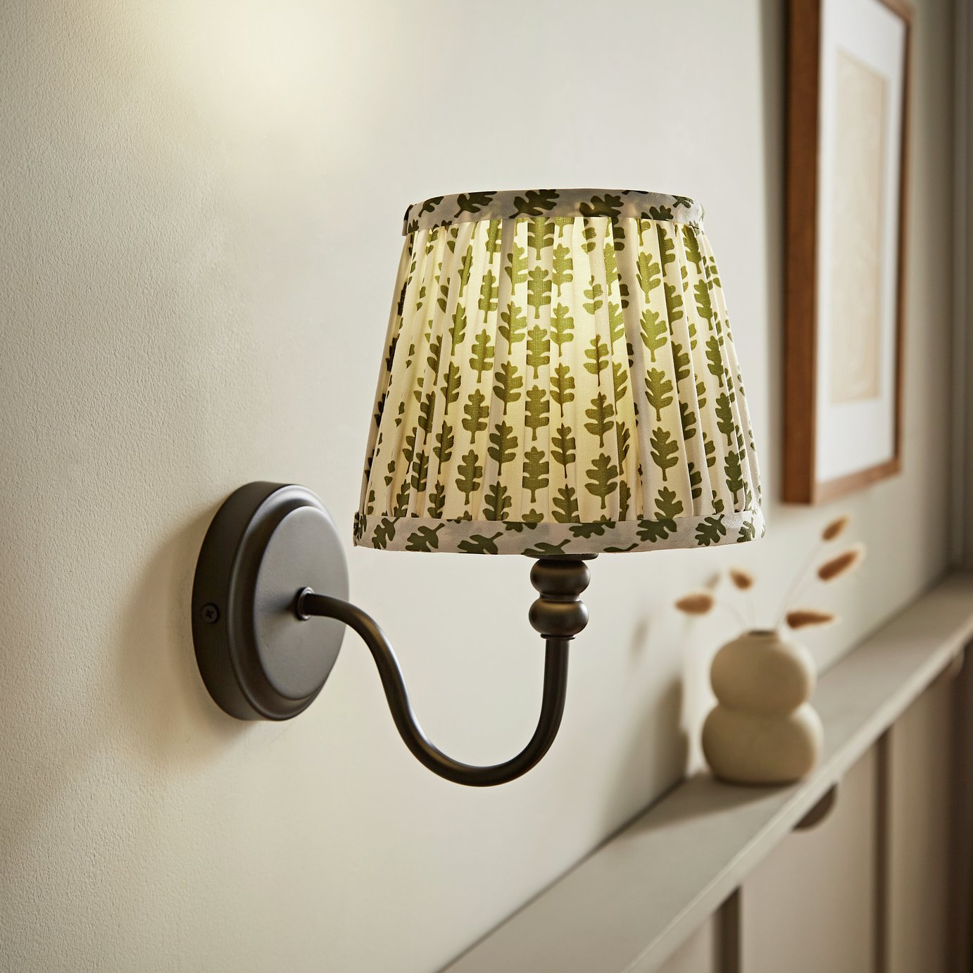 ValueLights Binky Metal LED Wall Light - Black