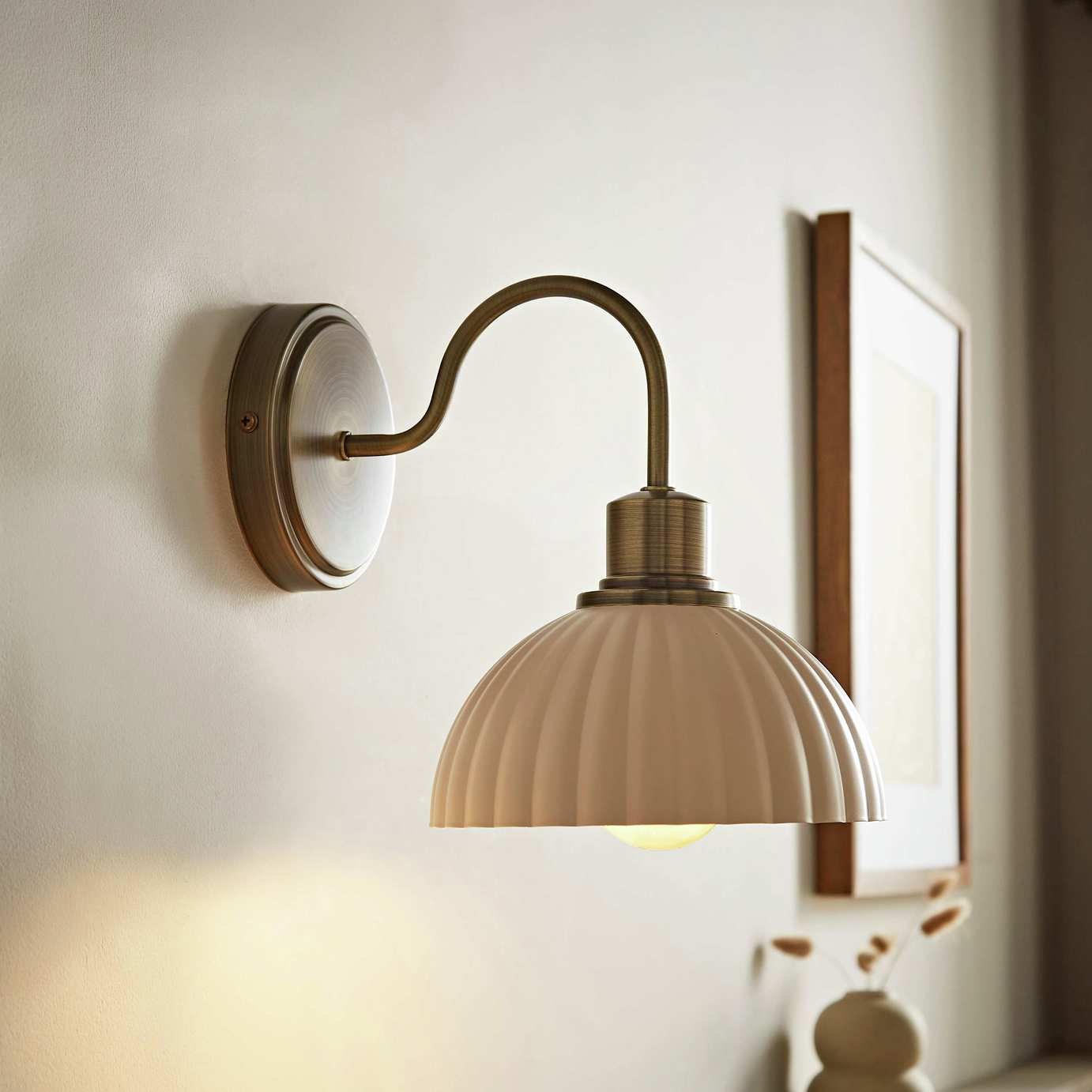 ValueLights Bourton Metal Wall Light - Cream