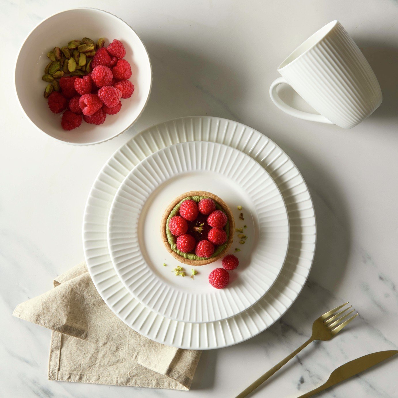 Royal Victoria Reflection 16 Piece Bone China Dinner Set - White