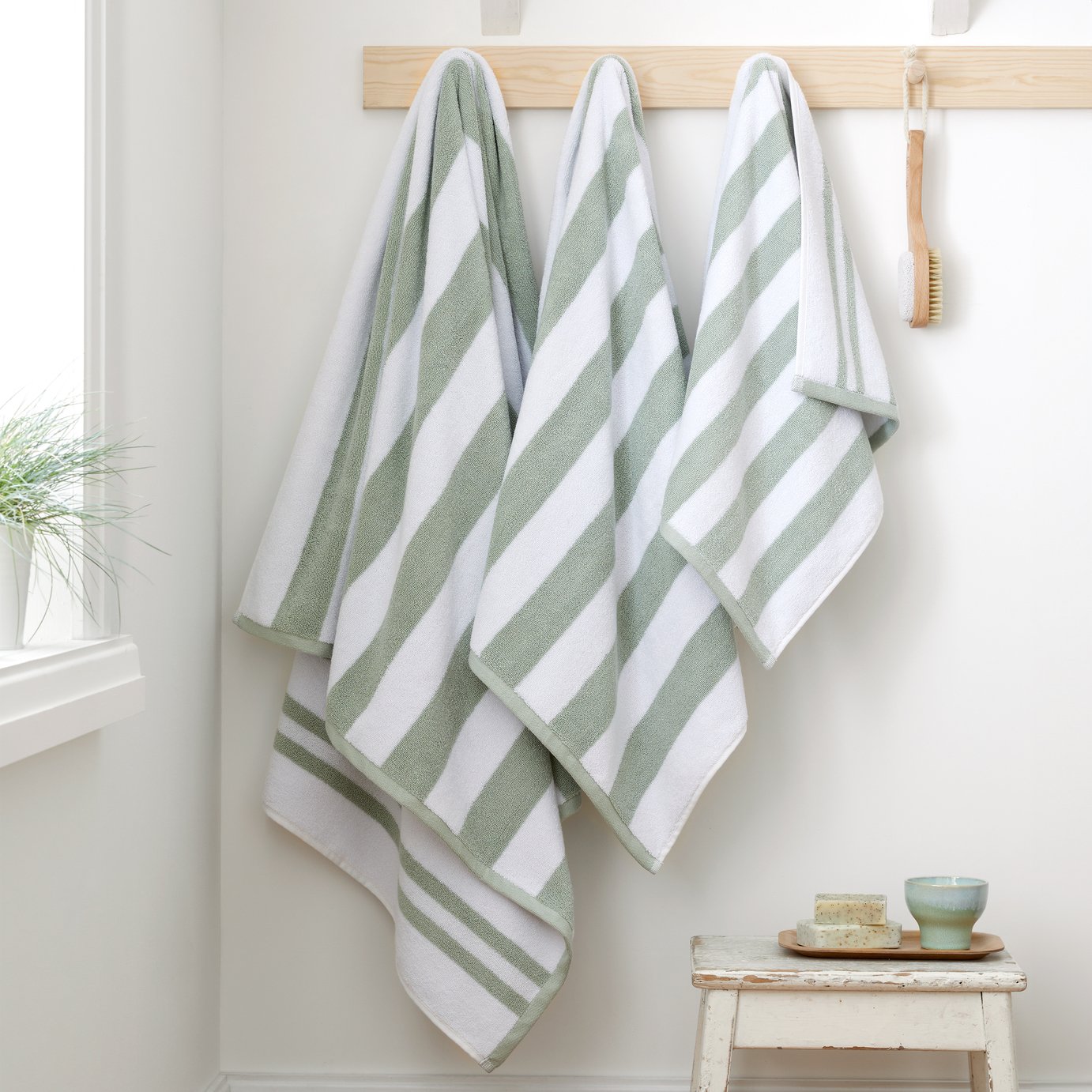 Catherine Lansfield Reversible Stripe Jacquard Bath Towel