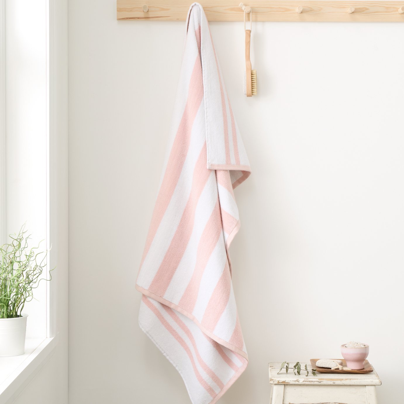 Catherine Lansfield Reversible Stripe Jacquard Hand Towel - Blush
