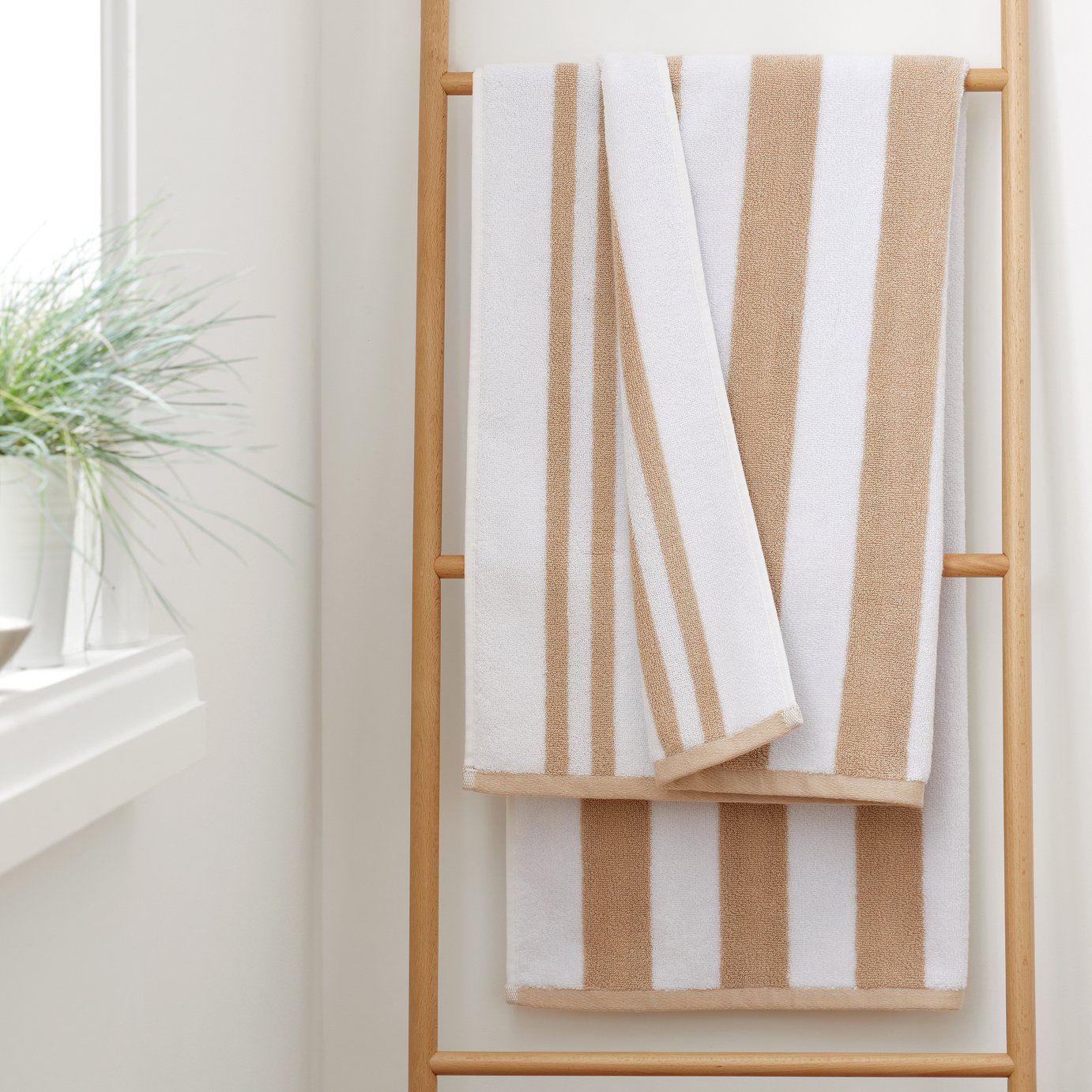 Catherine Lansfield Reversible Stripe Jacquard Bath Sheet