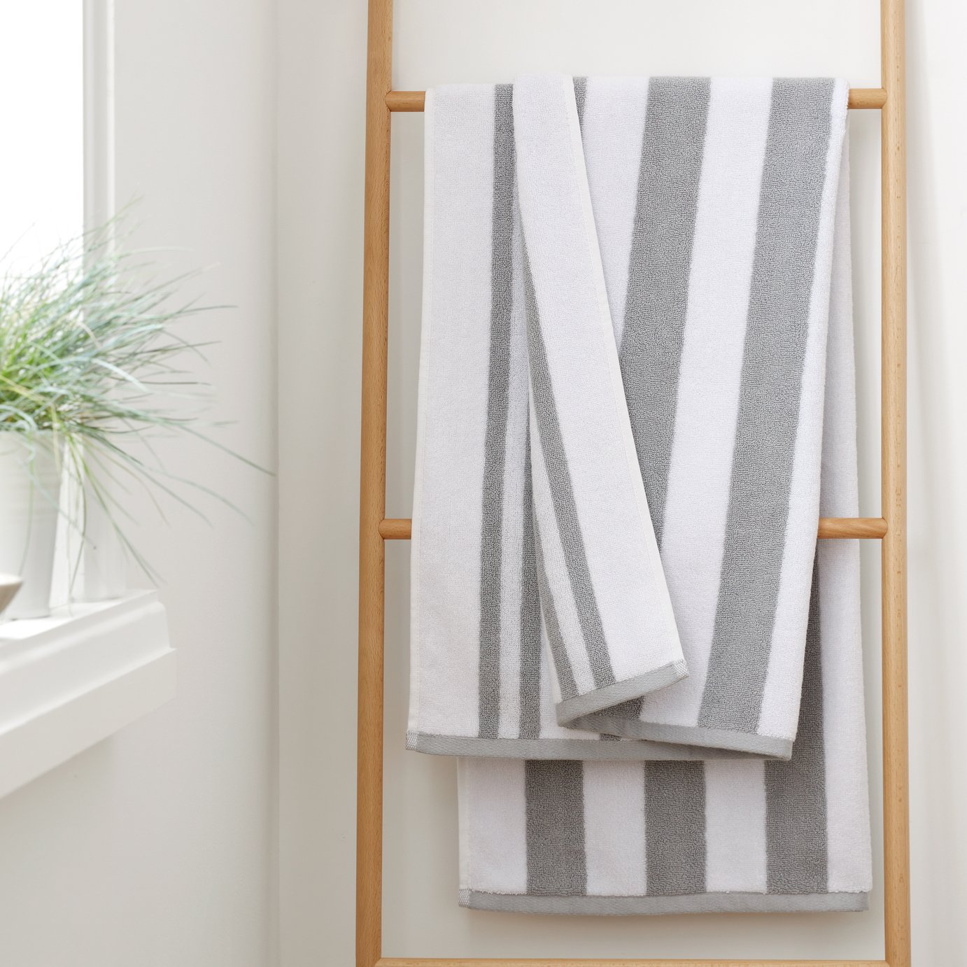 Catherine Lansfield Reversible Stripe Jacquard Hand Towel