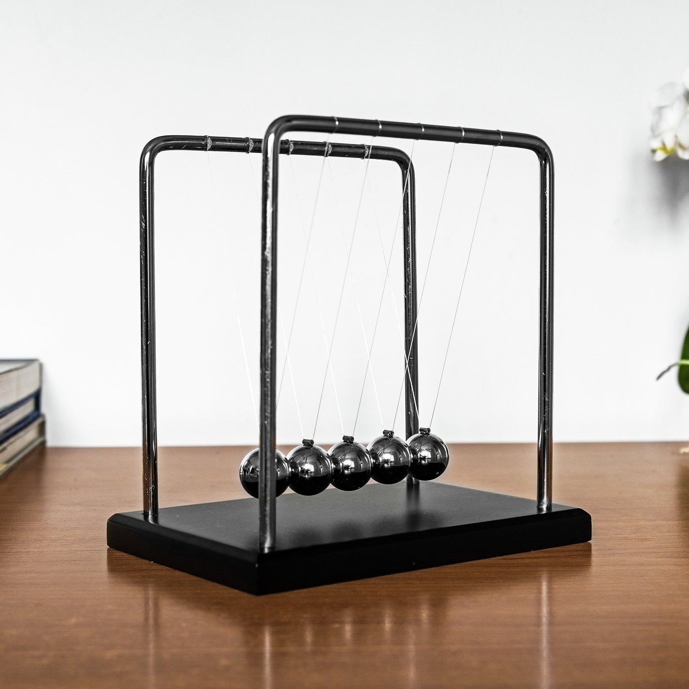RED5 Newton's Cradle