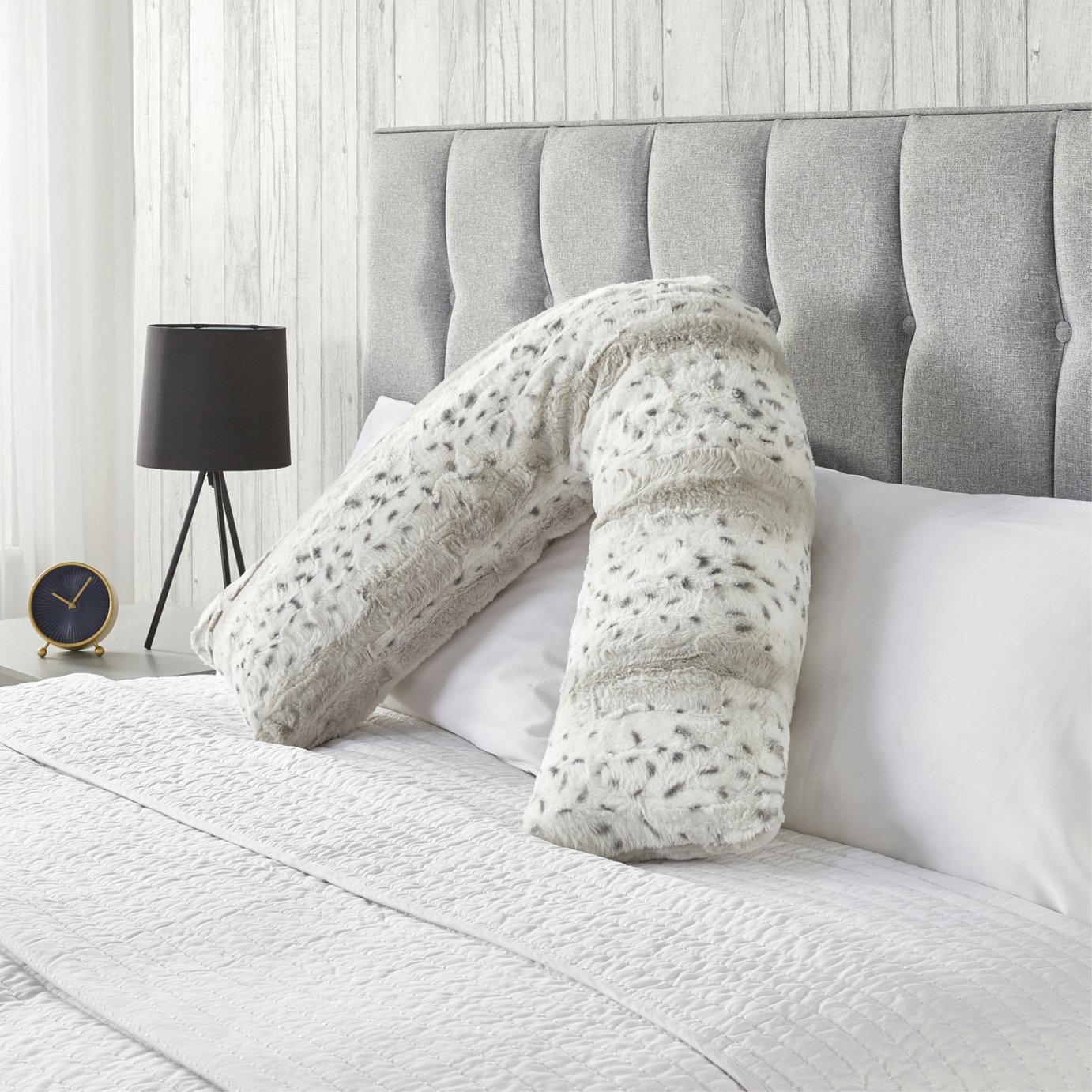 Downland V shape Pillow - Snow Lep