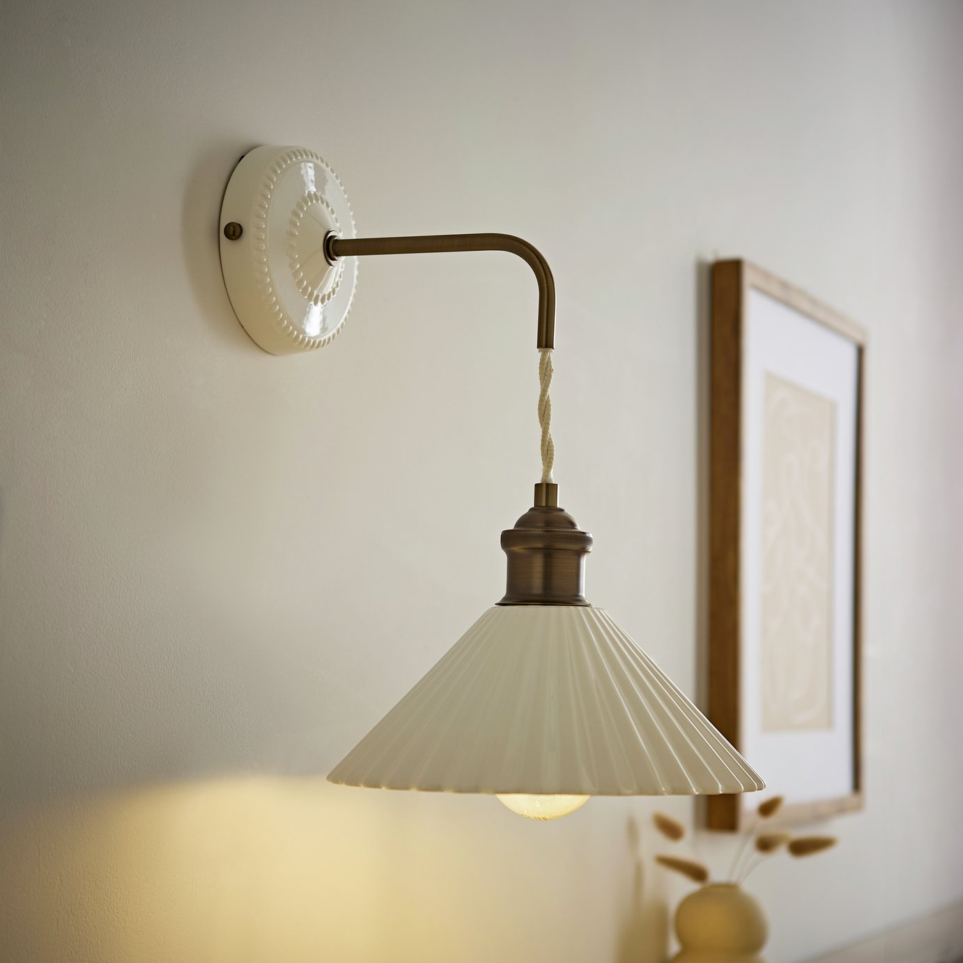 ValueLights Burford Ceramic Adjustable Ribbed Wall Light - White