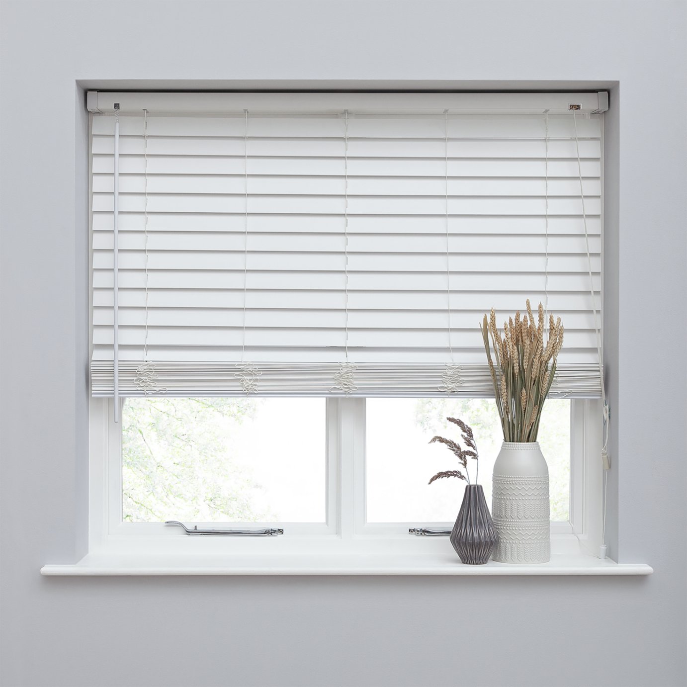 Habitat Faux Wood White 25mm Slat Venetian Blind - 150cm