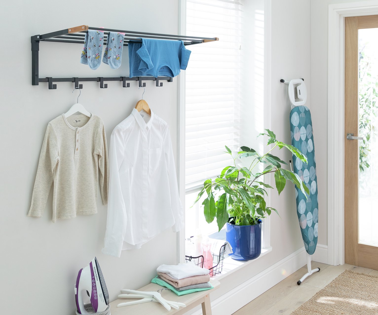 Argos Home 4.5m Wall Mounted Clothes Airer with Hooks