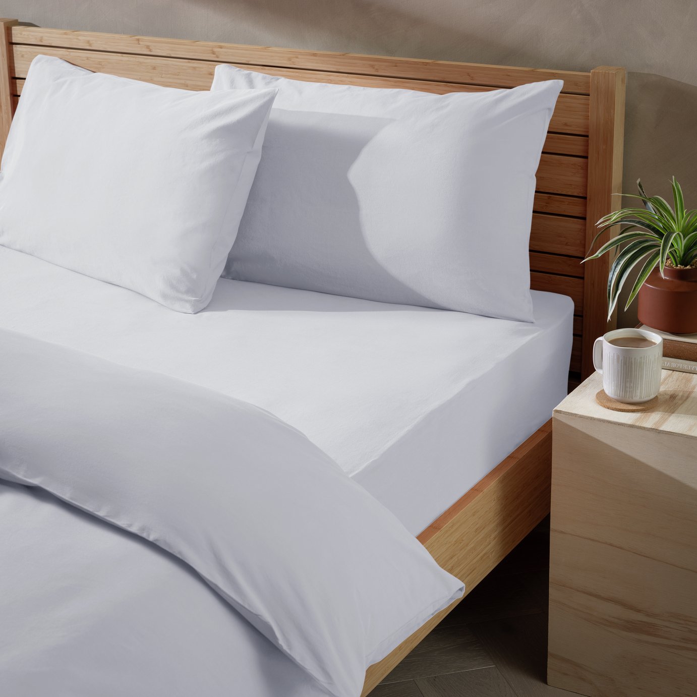 Habitat Washed Plain White Fitted Sheet - Kingsize
