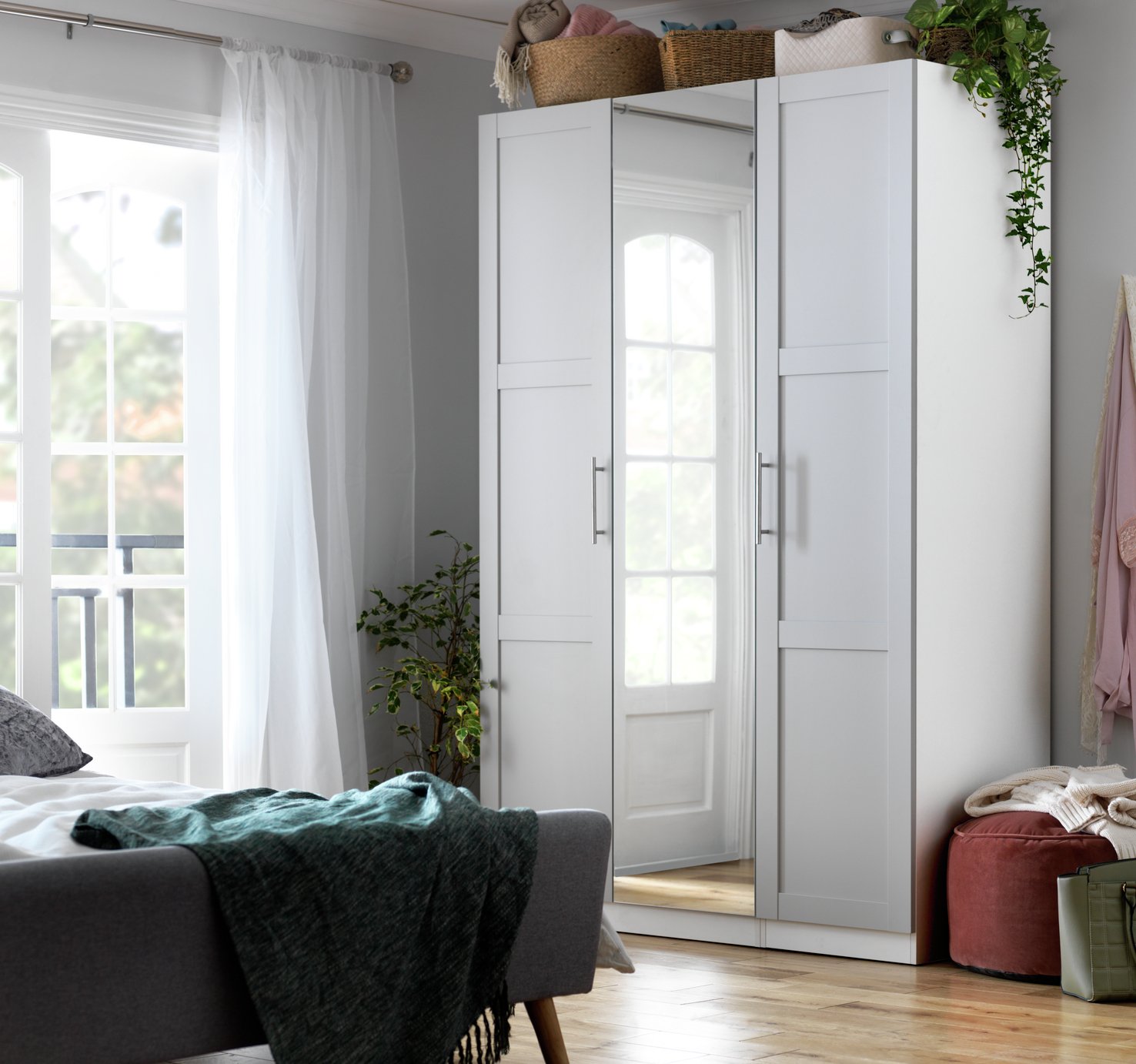 Habitat Munich Panelled 3 Door Mirror Wardrobe