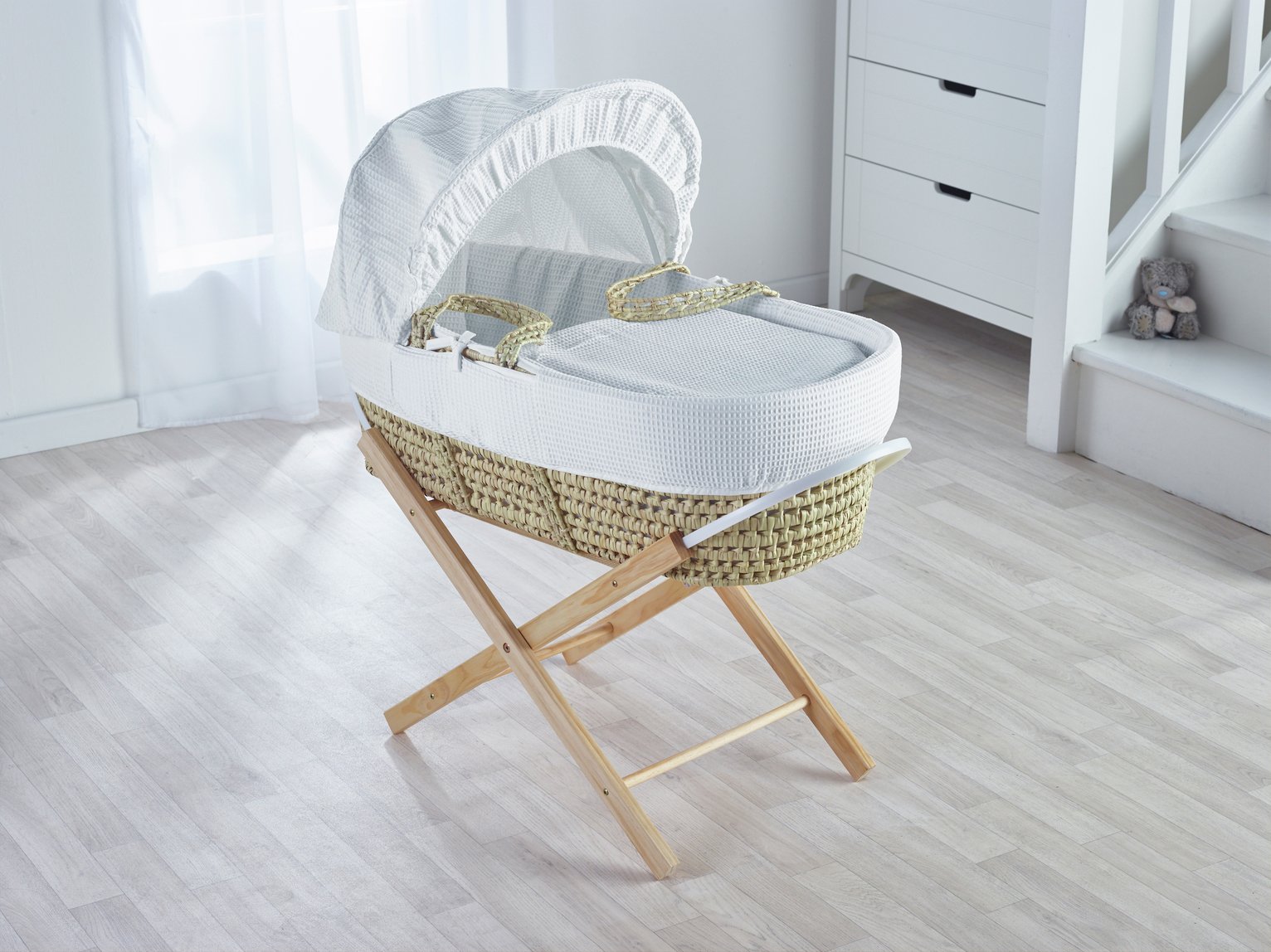 Kinder Valley Waffle Palm Moses Basket with Folding Stand 