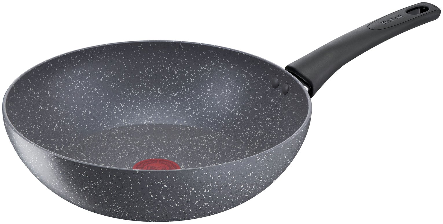 Tefal is teaching our testers how to cook at 4.7 star standards 👀🍳 After trying several Tefal cookware favourites, our members gave the cooking set sizzling reviews! 🔥 The non-stick coating makes