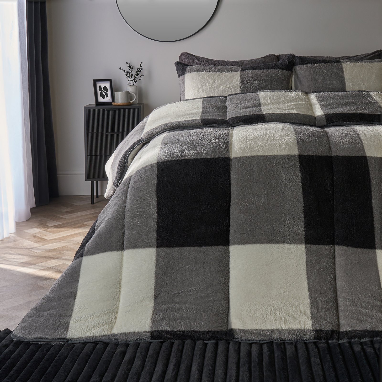 OHS Gingham Teddy Reversible 10.5 Tog Coverless Duvet Set Mono - King
