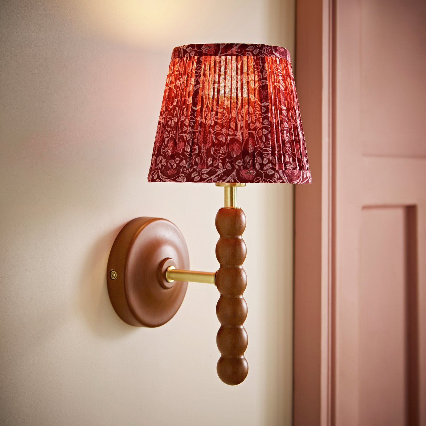 ValueLights Bobbles Wood Pleated Wall Light - Burgundy