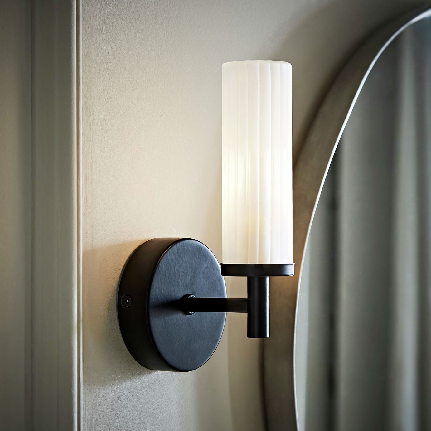 ValueLights Canya IP44 Black Wall Light With Reeded Glass - Black
