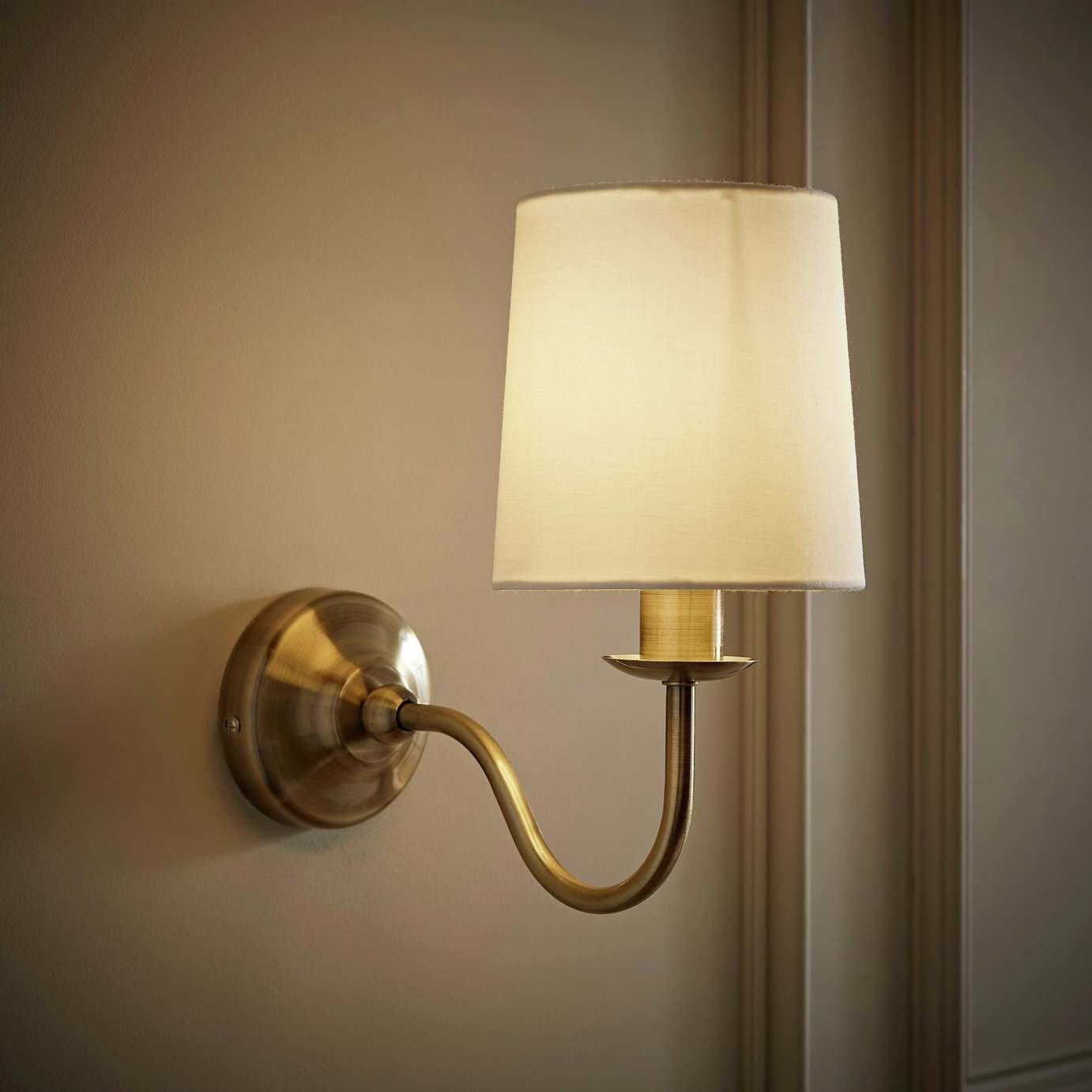 ValueLights Memphis Antique Brass Wall Light - Gold