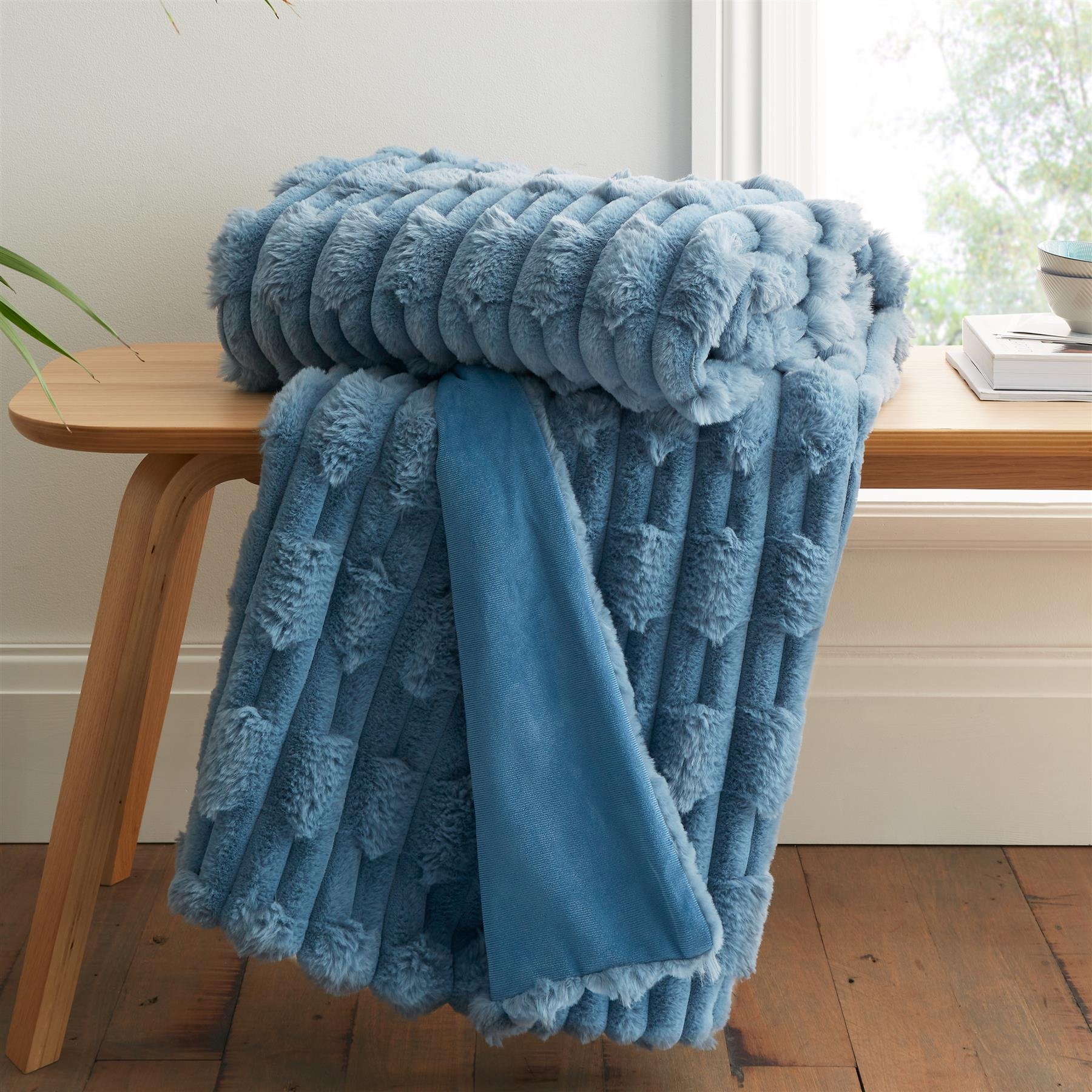 Bianca Carved Faux Fur Blanket Throw 150 x 200cm - Blue