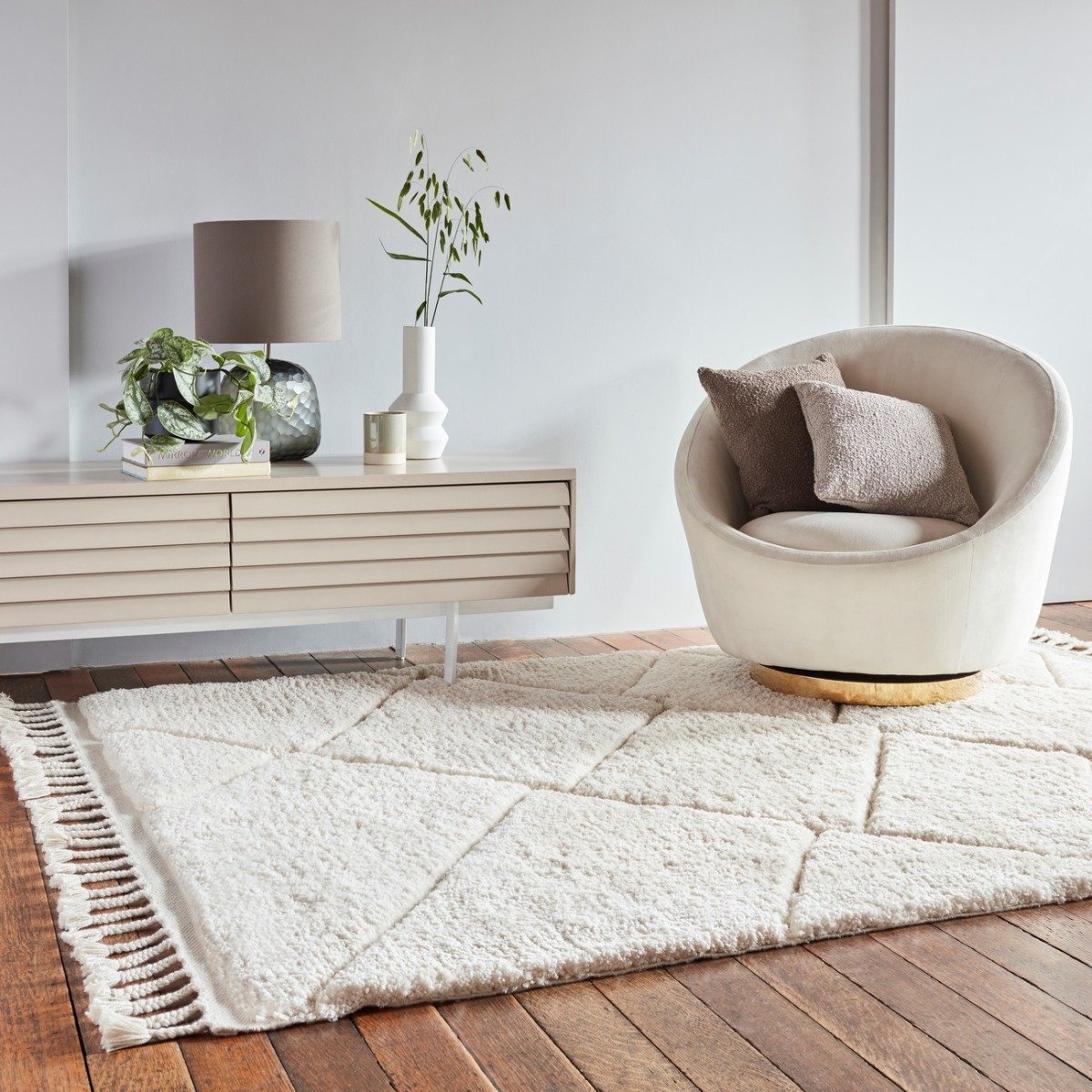 Mega Flooring White Shaggy Plain Rug - 120 x 170cm