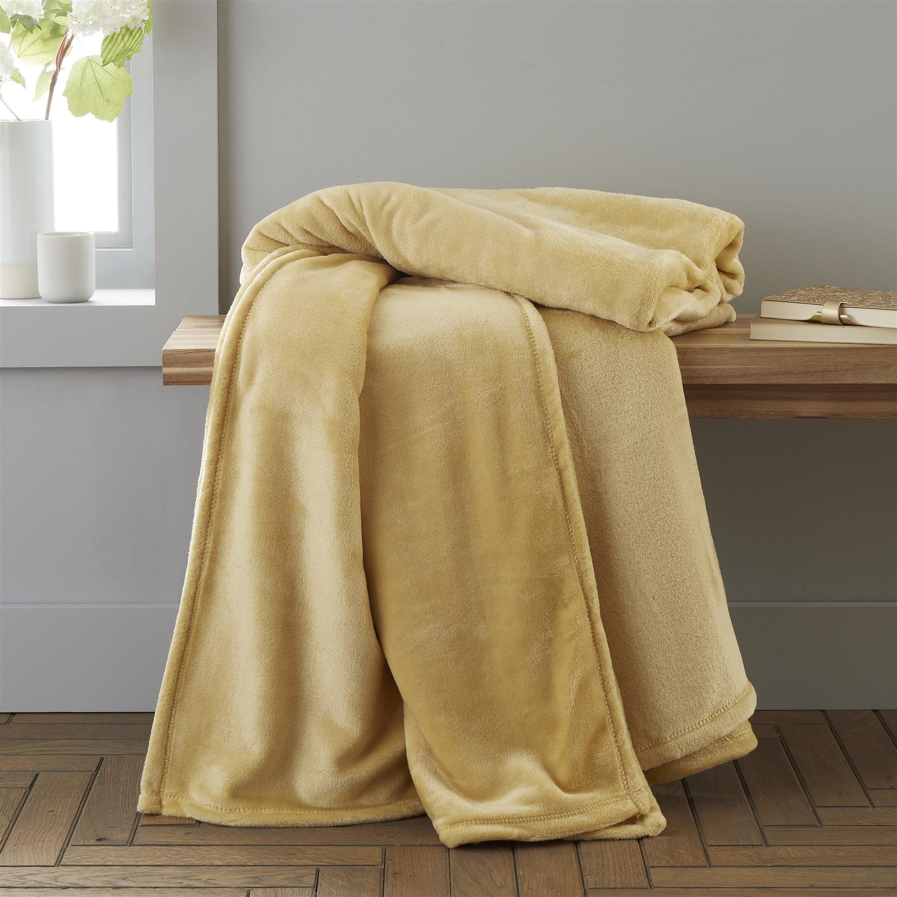 Catherine Lansfield Raschel Velvet Touch Blanket Throw 200 x 240cm - Yellow