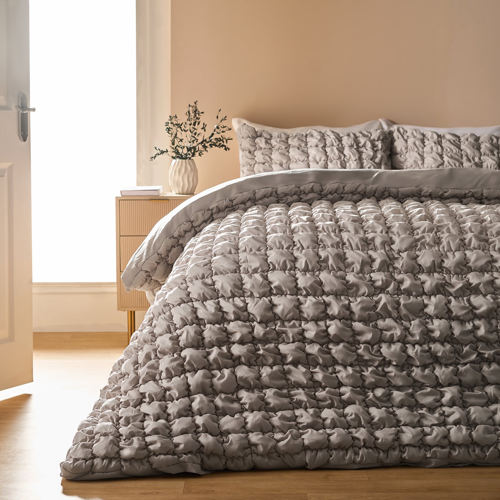 OHS Filled Seersucker Duvet Cover Set Natural - Double
