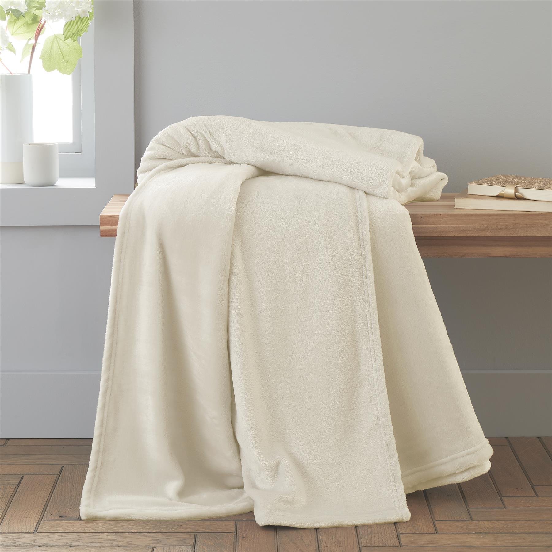 Catherine Lansfield Raschel Velvet Touch Blanket Throw 200 x 240cm - Cream