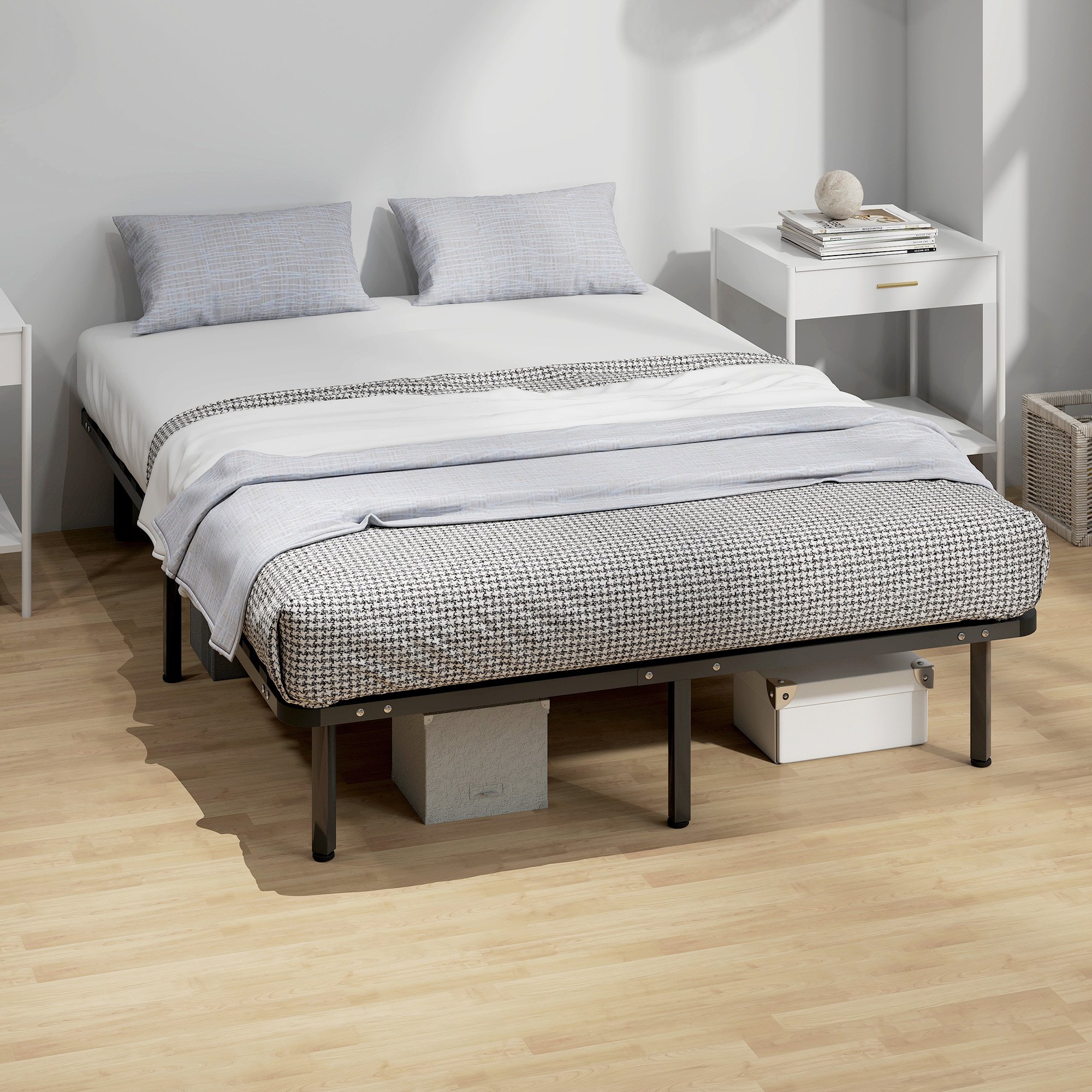HOMCOM 4F6 Metal Platform Double Bed Frame with Wood Slats - Black