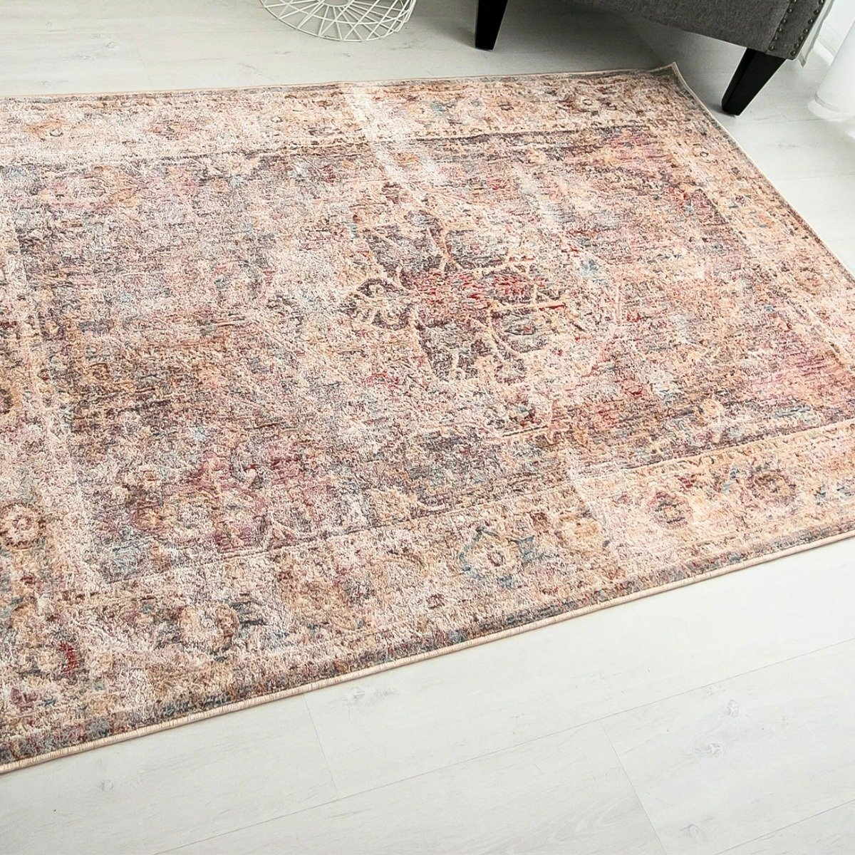 Mega Flooring Beige Traditional Abstract Rug - 160 x 230cm