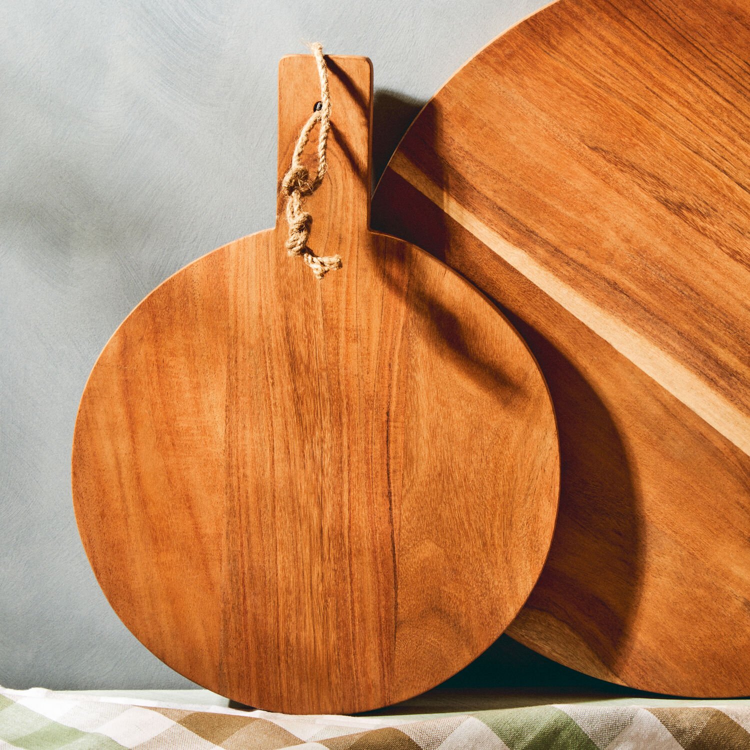 Orsina Socorro Small Round Acacia Wood Chopping And Serving Board