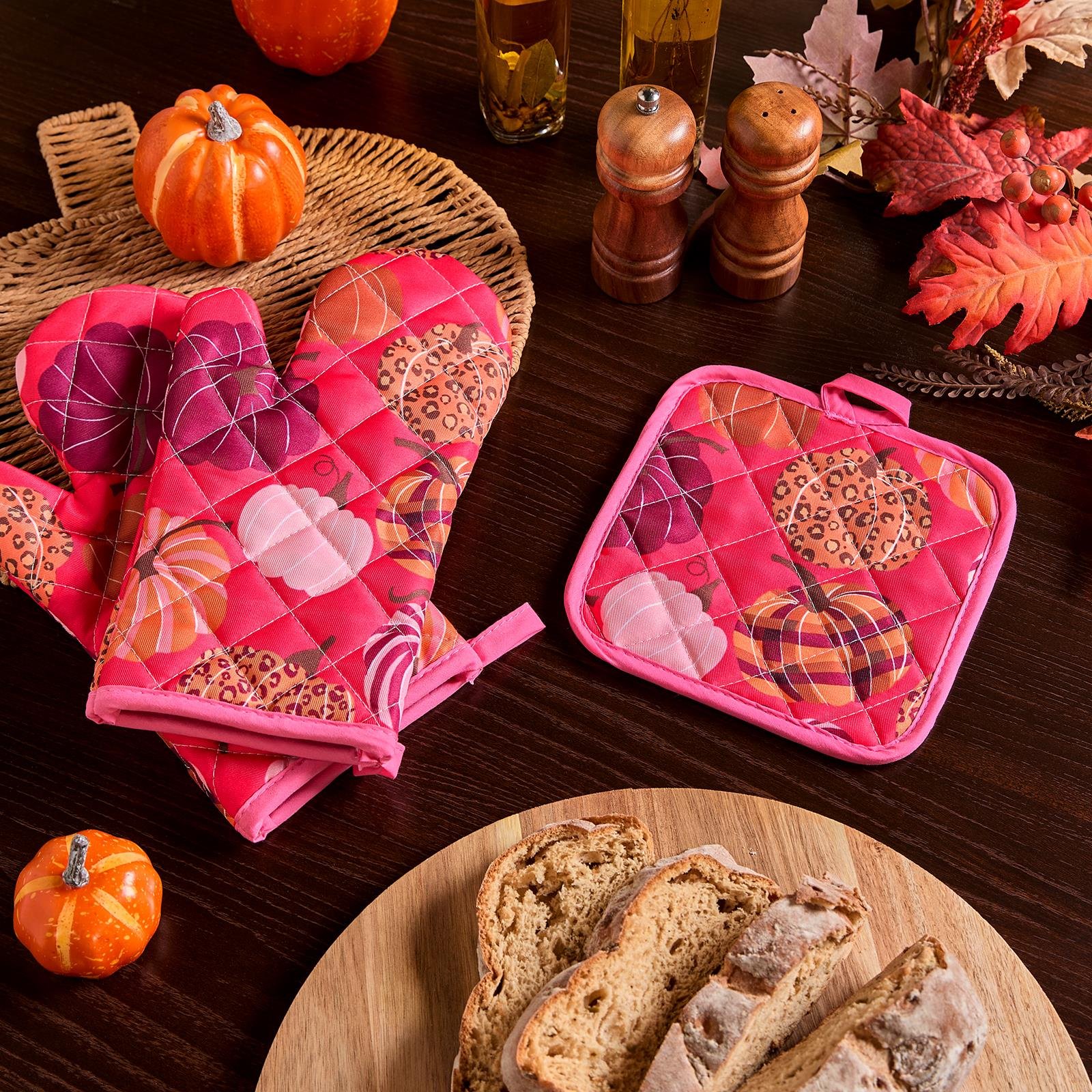 OHS Pumpkin Print Oven Mit & Pot Stand Set - Hot Pink