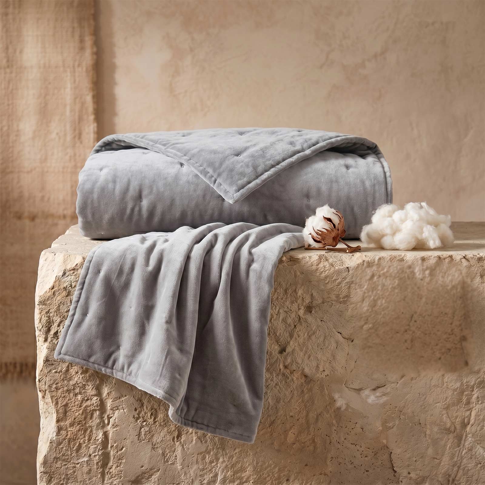 Homescapes Cotton Velvet Quilted Throw - 125 x 150 cm - Light Grey