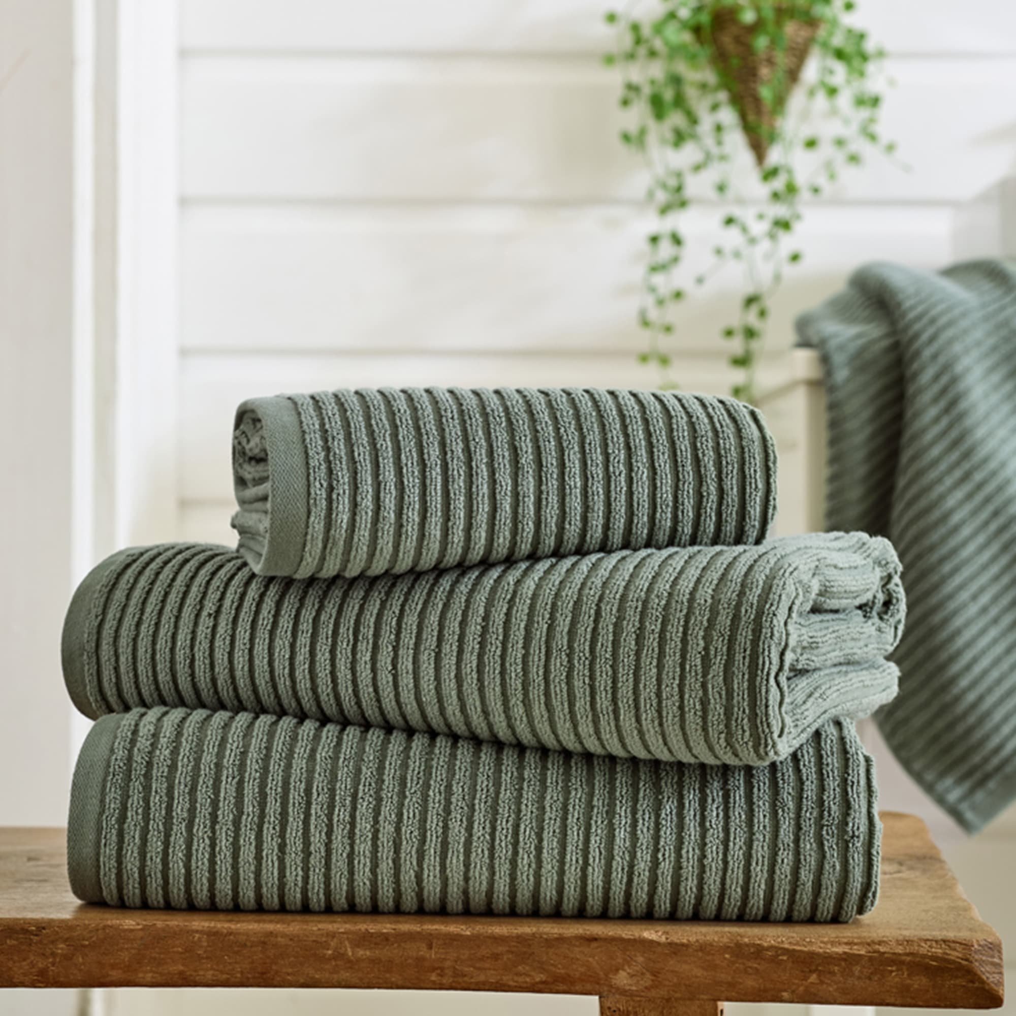 Deyongs Sereno Soft Textured Cotton Face Cloth - Green