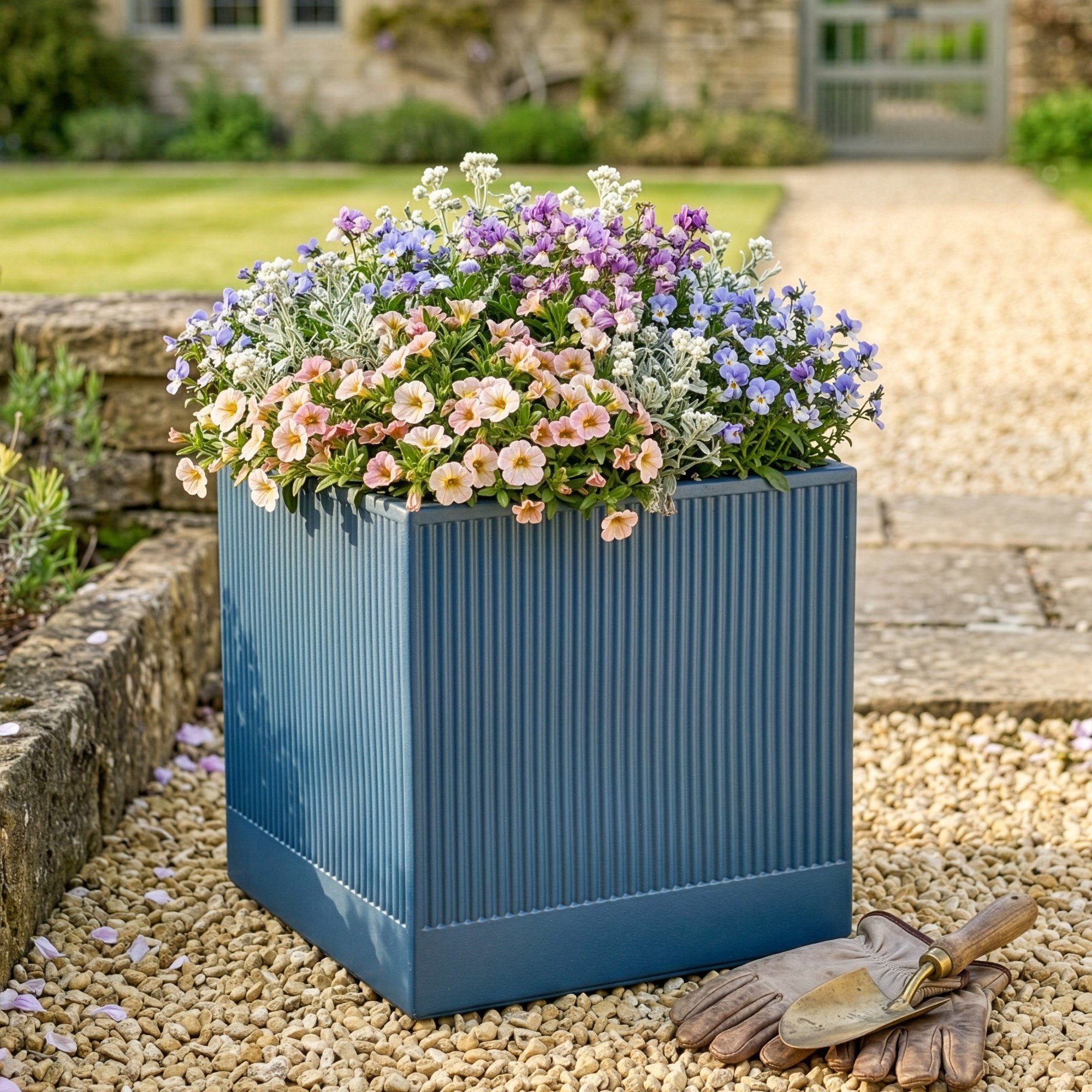Dibor Large Fibre Clay Outdoor Garden Planter – Navy Blue